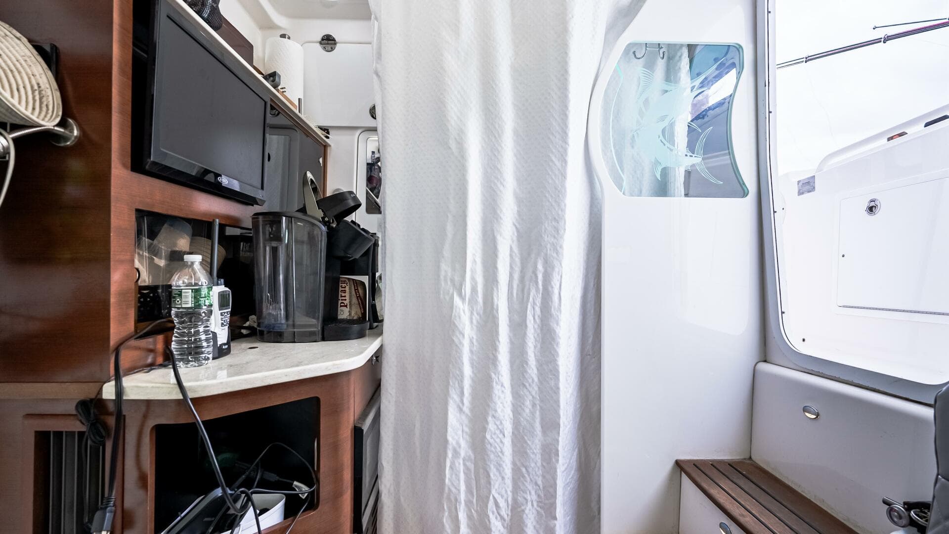 2017 Everglades 435 CC — photo 52