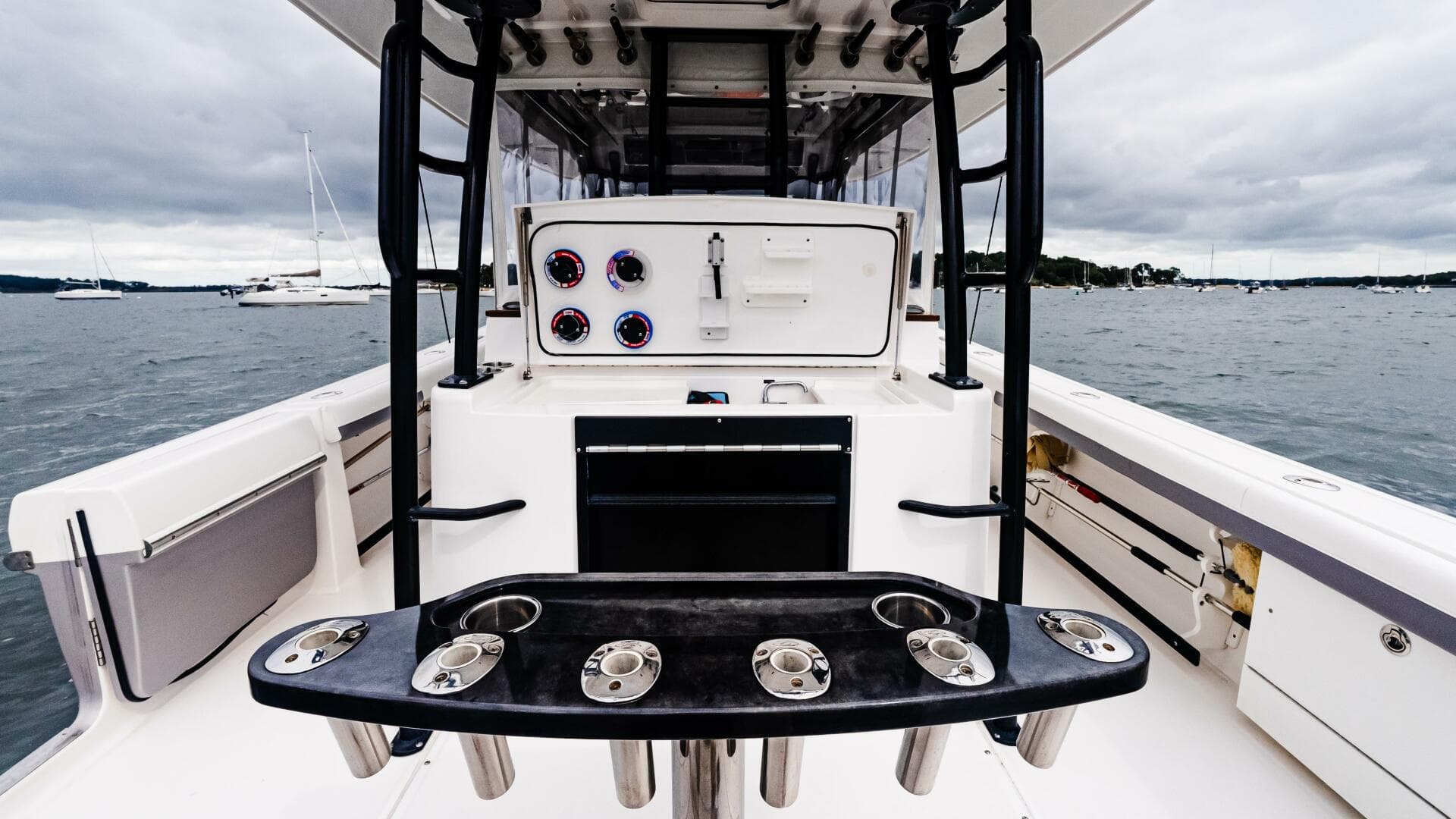 2017 Everglades 435 CC — photo 23