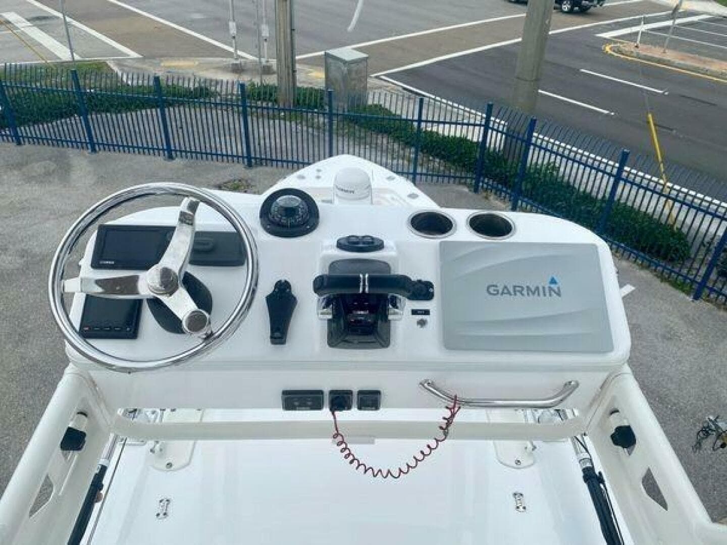 2016 Everglades 325 CC — photo 29