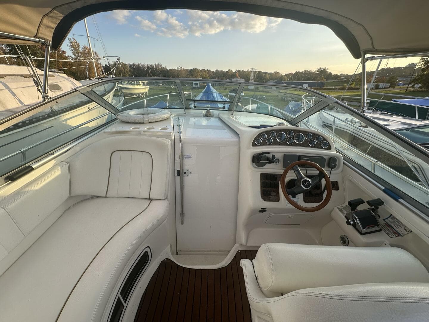 2000 Sea Ray 290 — photo 8