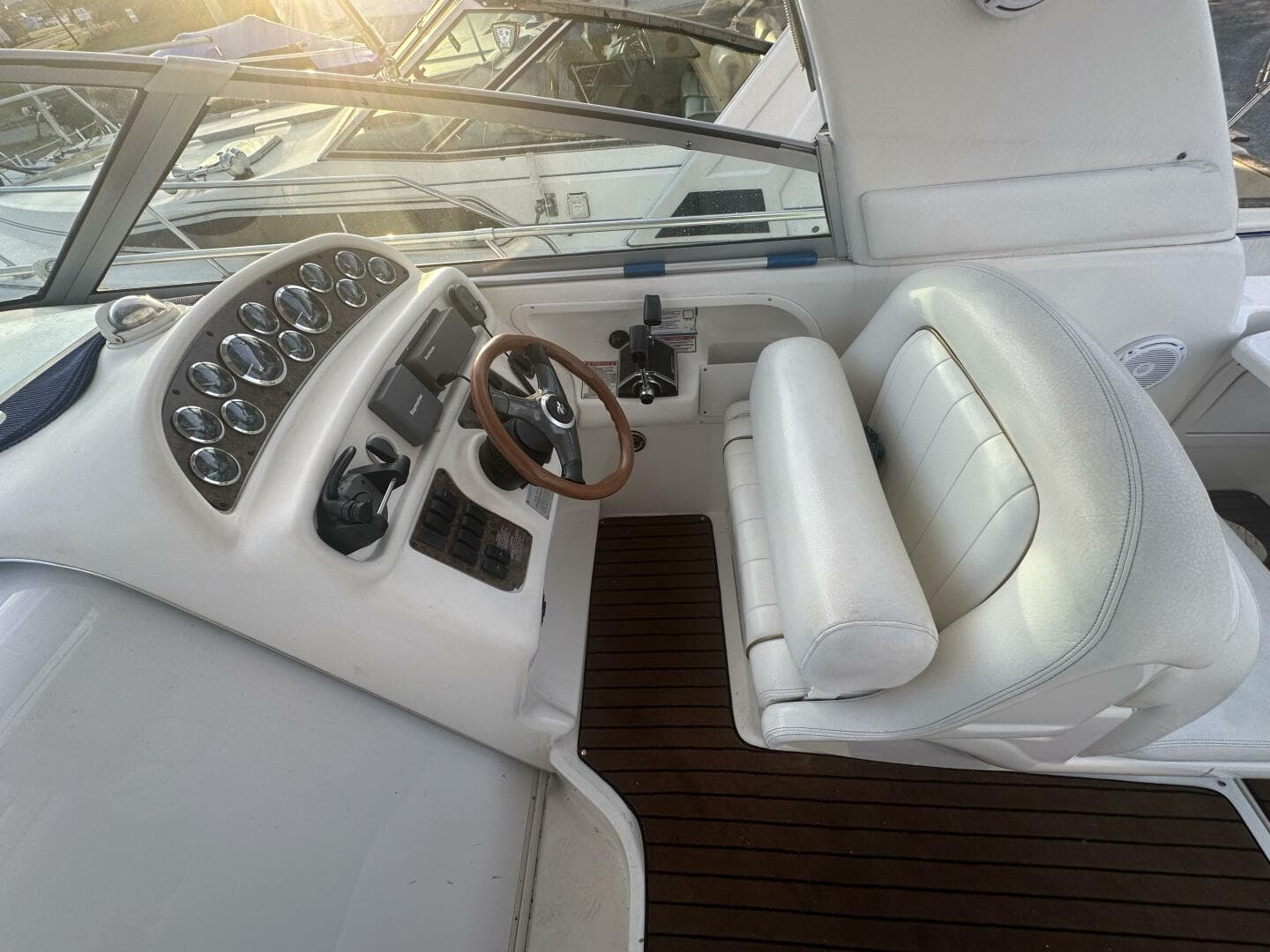 2000 Sea Ray 290 — photo 34