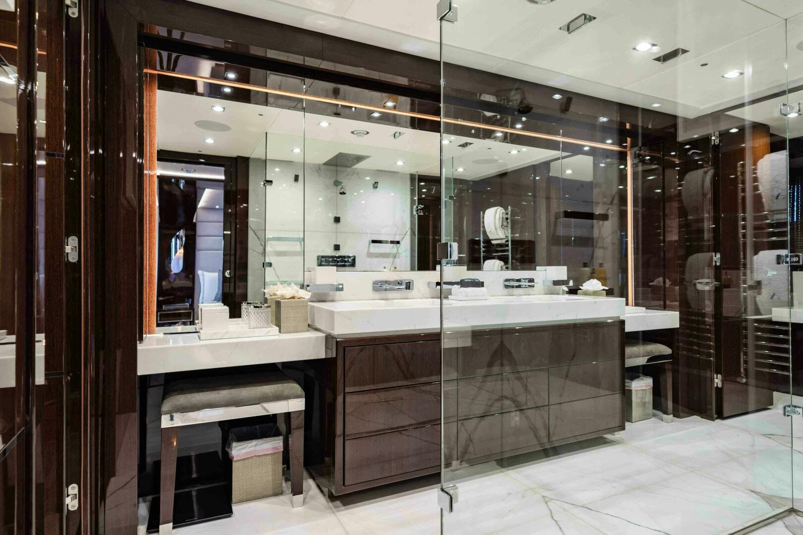 2016 Sunseeker 131 Yacht — photo 33