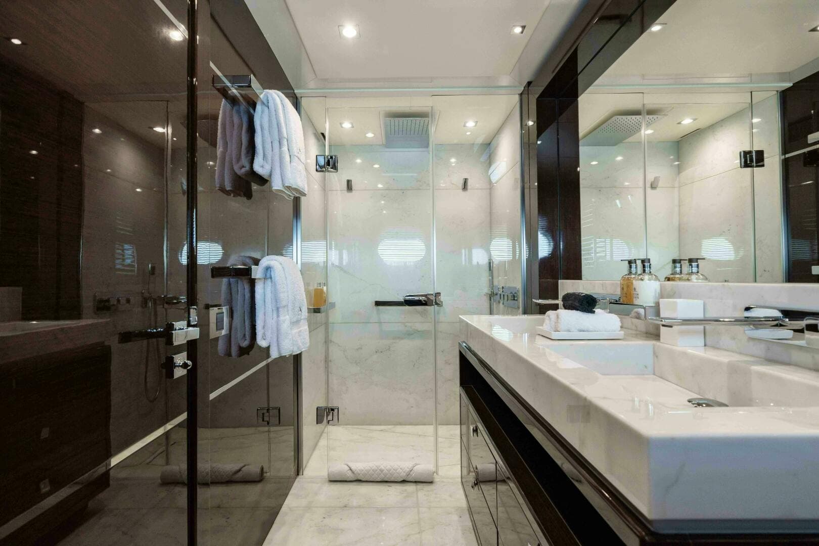 2016 Sunseeker 131 Yacht — photo 37