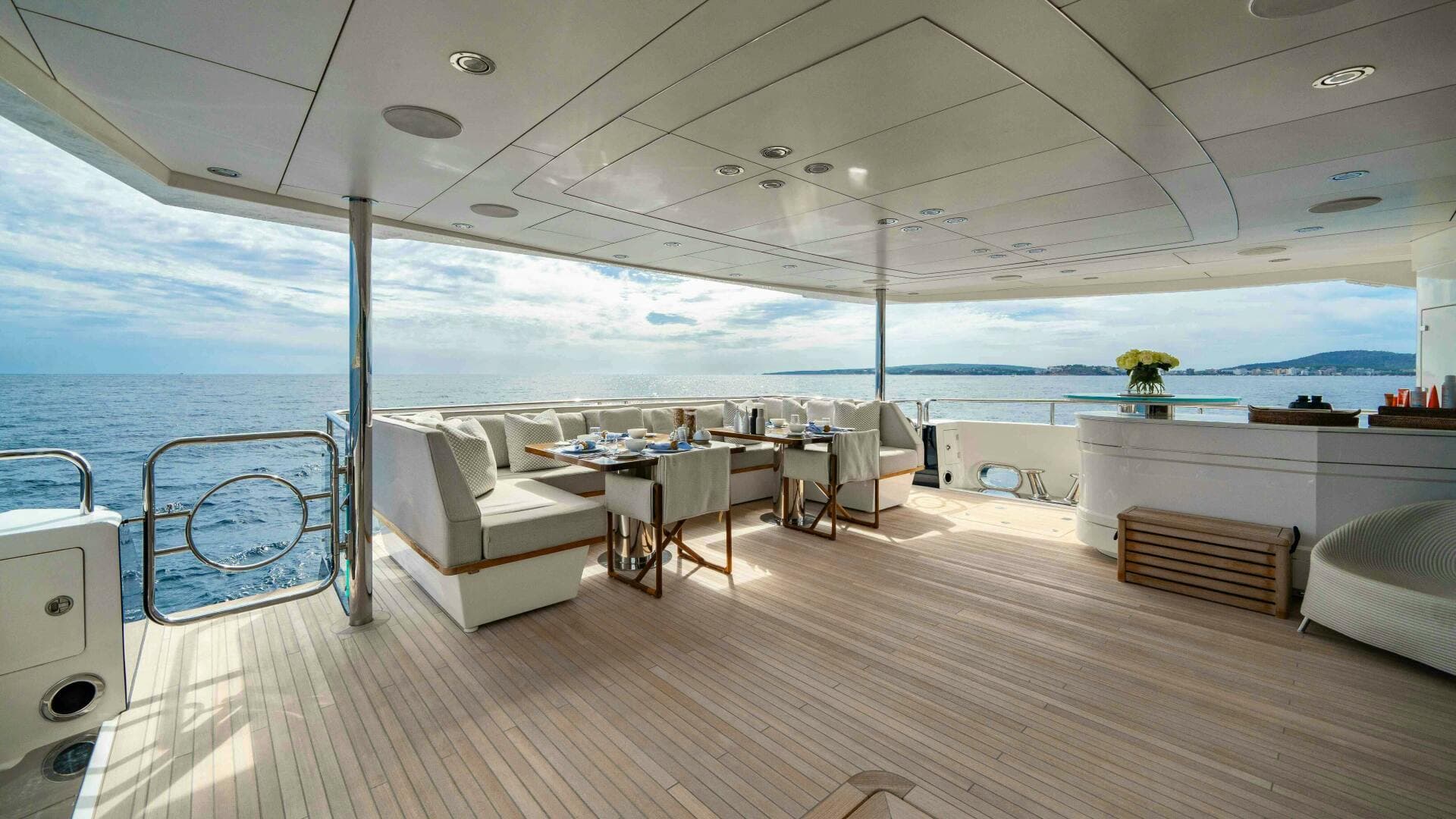 2016 Sunseeker 131 Yacht — photo 17