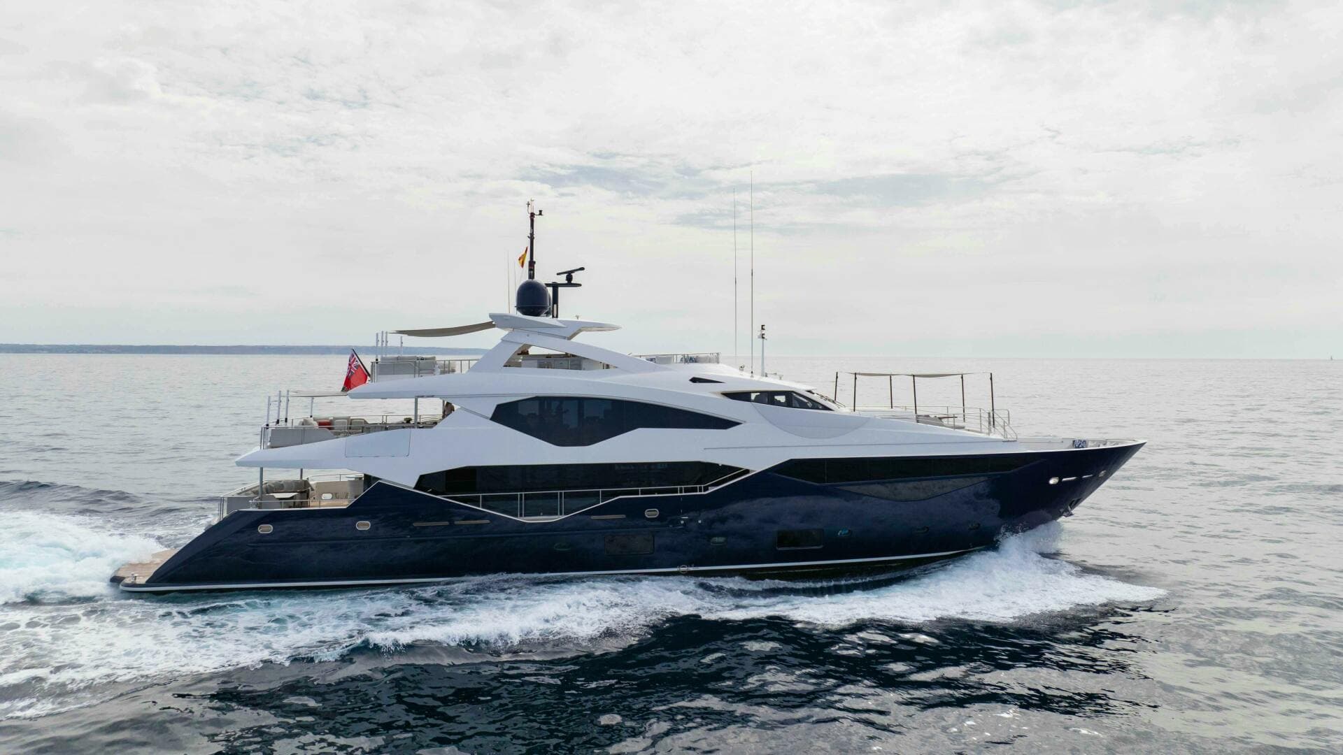 2016 Sunseeker 131 Yacht — photo 4