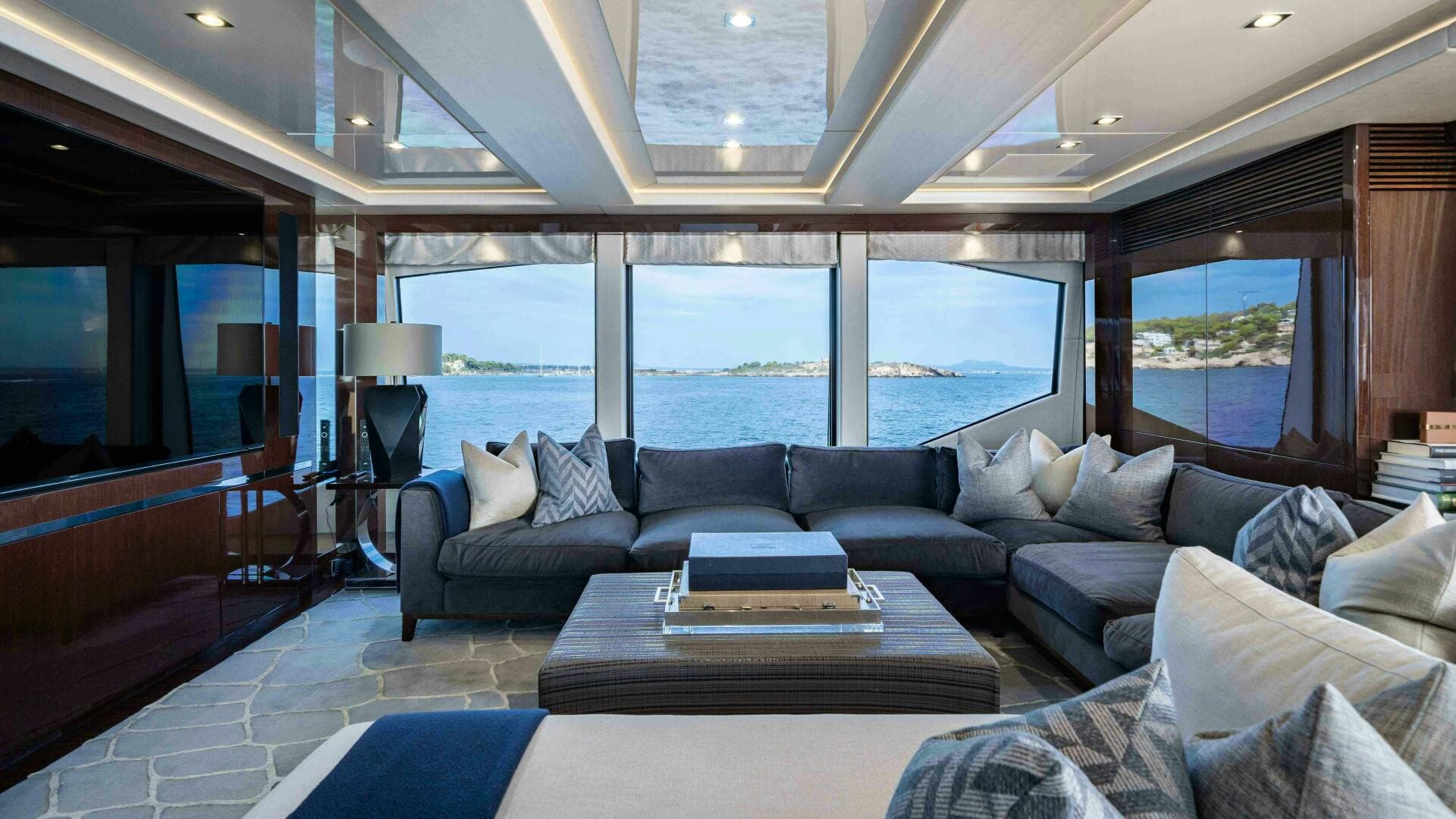 2016 Sunseeker 131 Yacht — photo 26