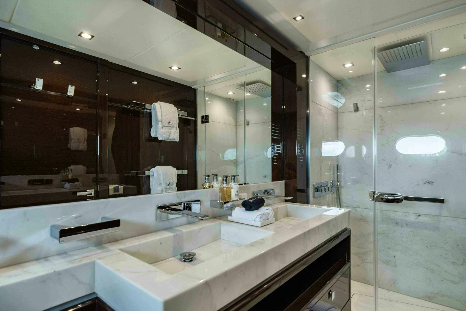 2016 Sunseeker 131 Yacht — photo 40