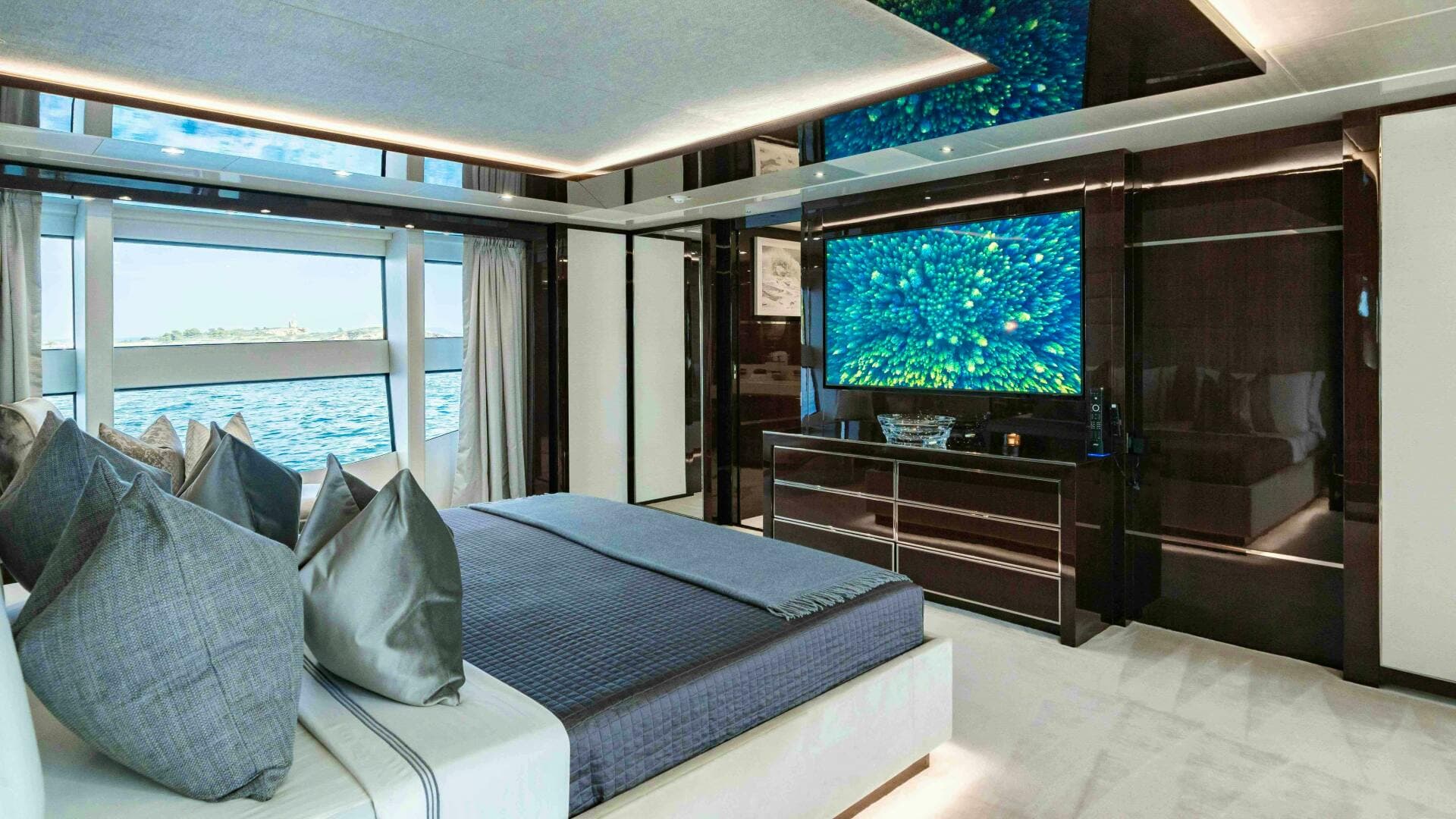 2016 Sunseeker 131 Yacht — photo 29