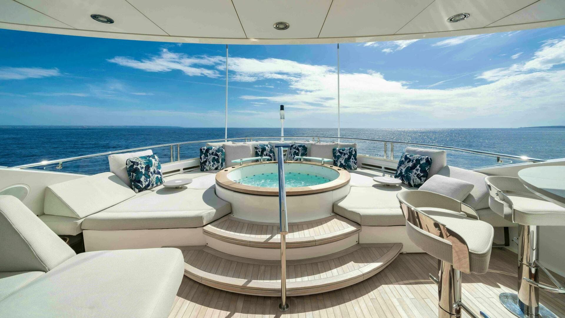 2016 Sunseeker 131 Yacht — photo 10