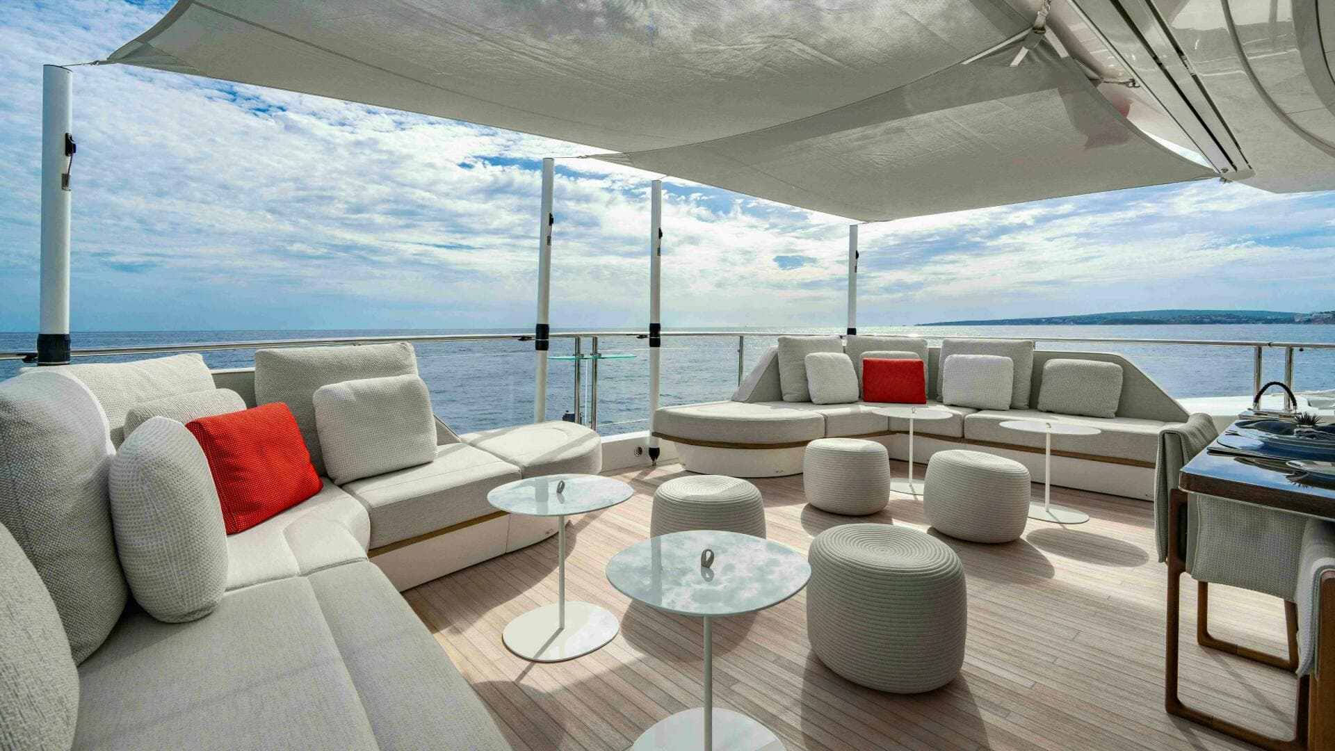 2016 Sunseeker 131 Yacht — photo 14