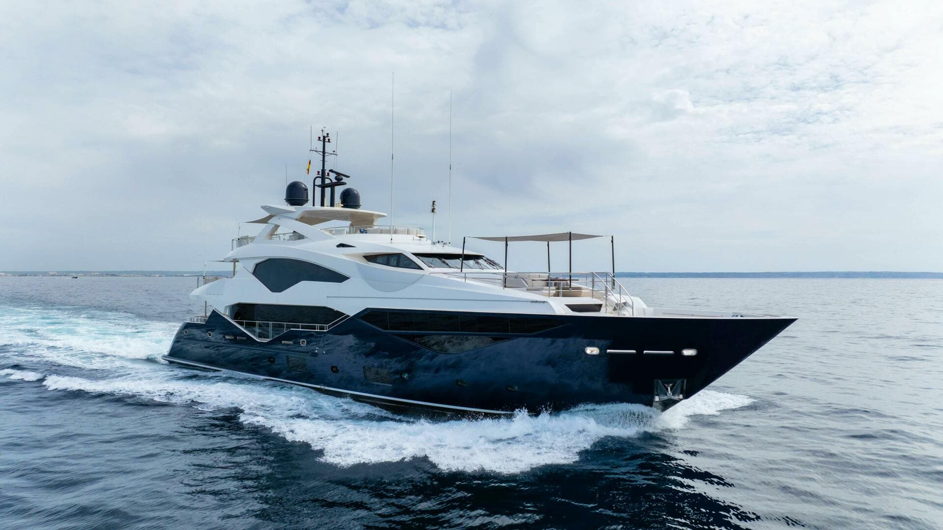 2016 Sunseeker 131 Yacht — photo 1