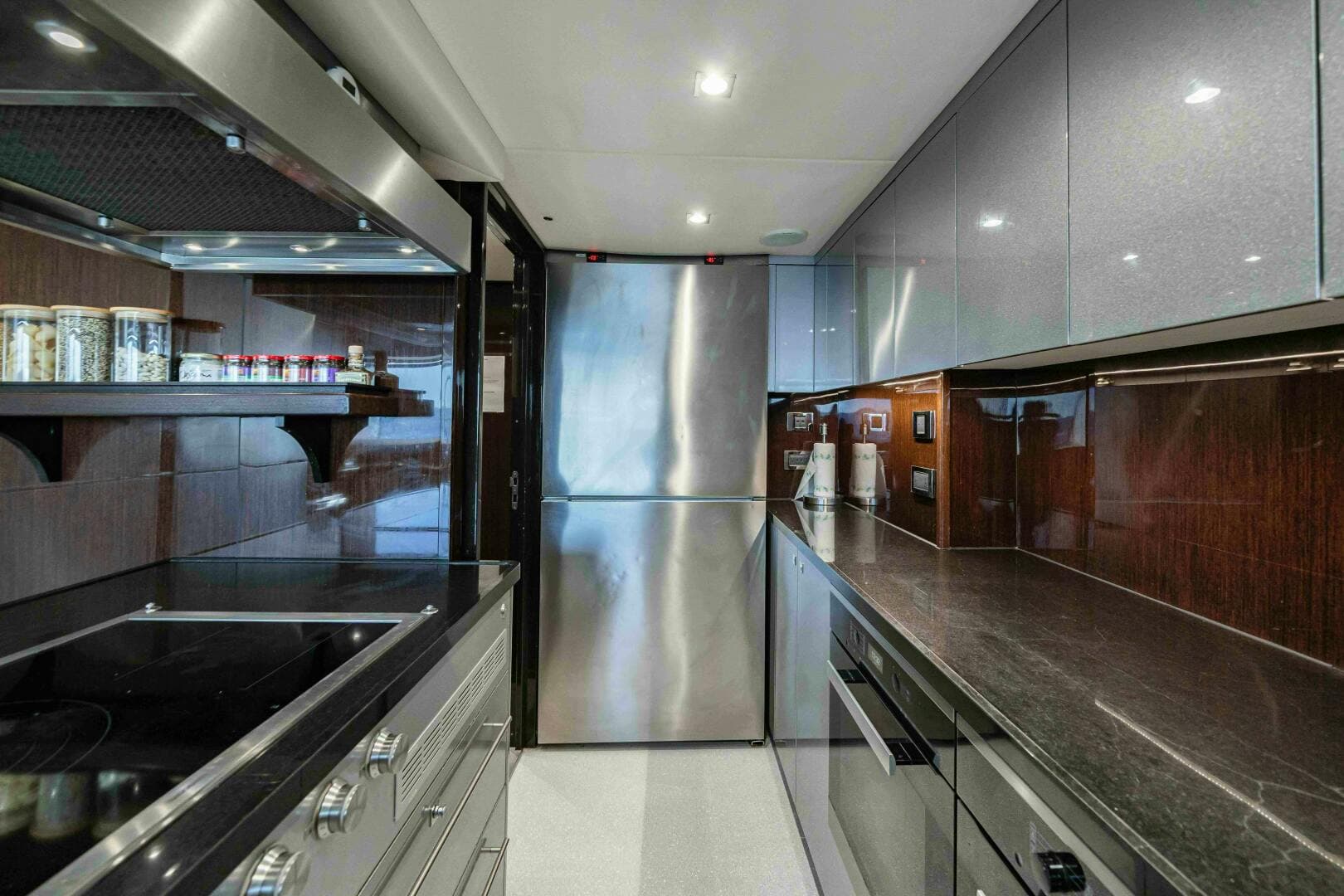 2016 Sunseeker 131 Yacht — photo 48