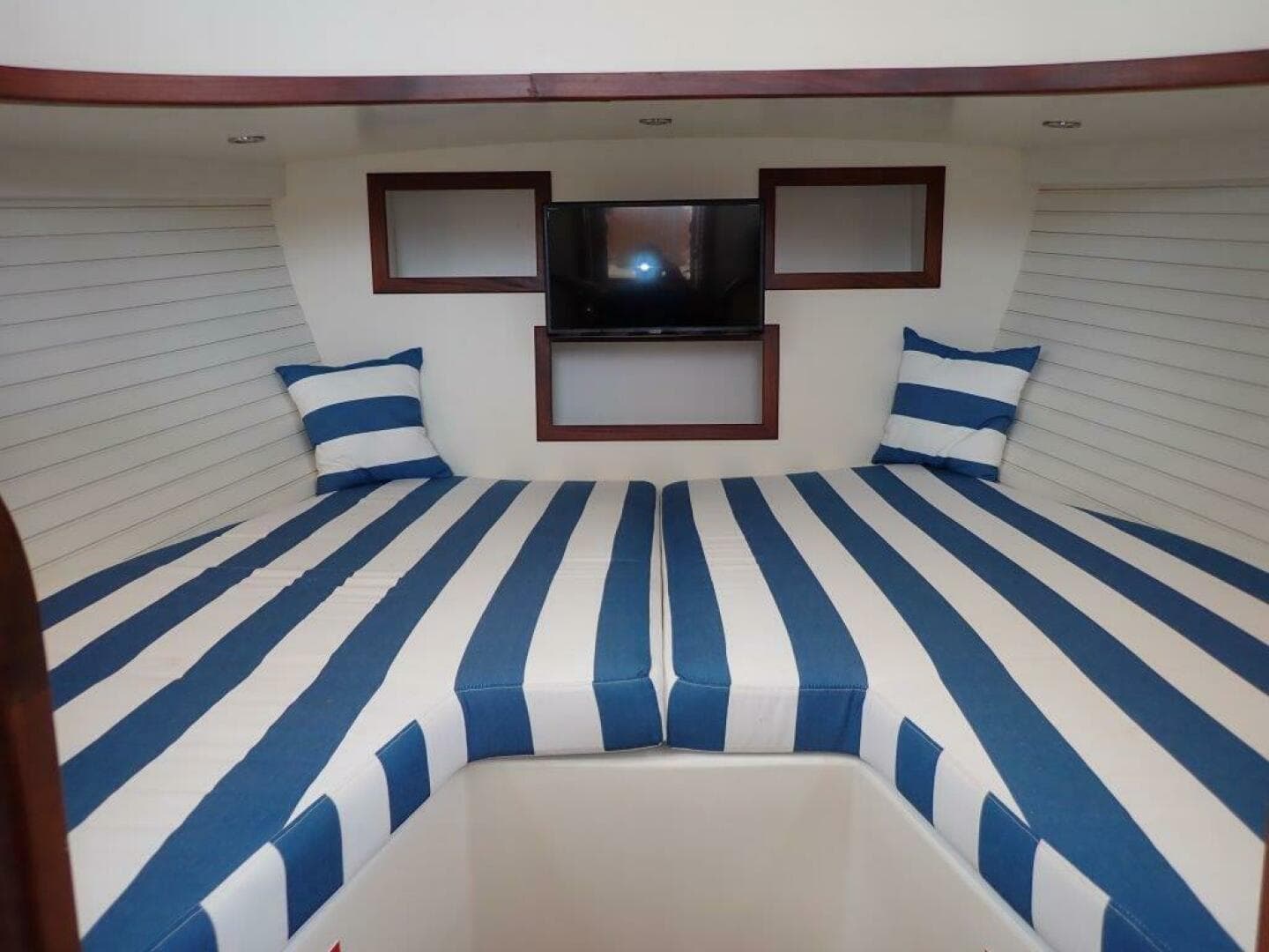 2021 Custom Launch 45 Pilothouse — photo 6