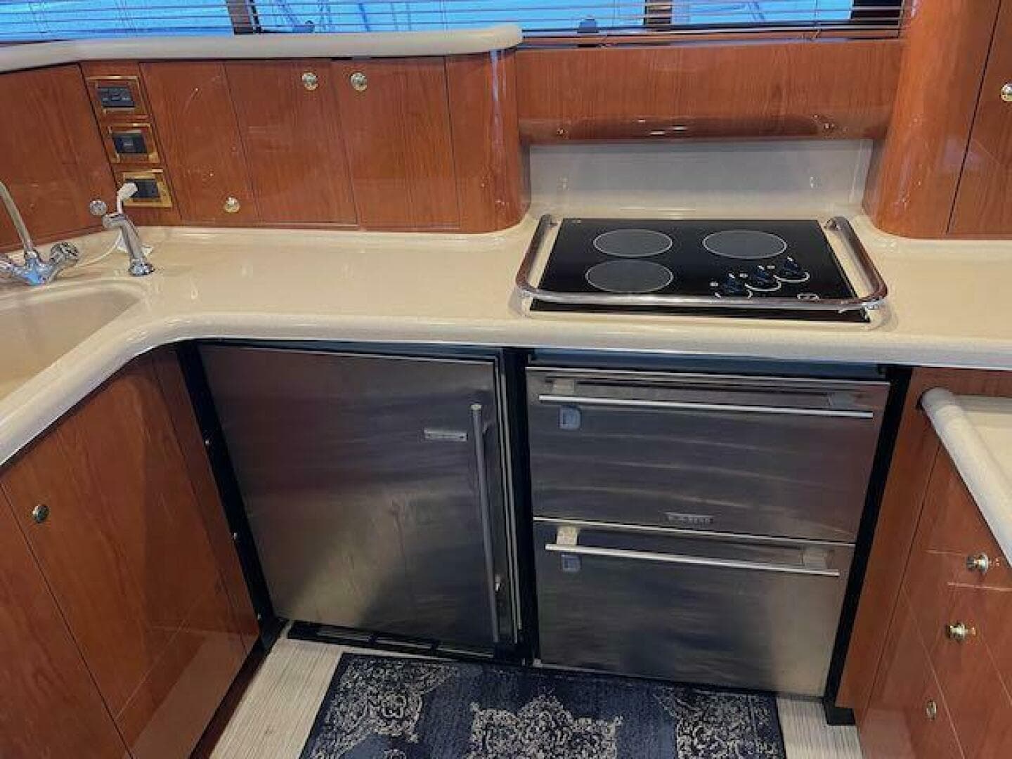 1999 Sea Ray 480 Sedan Bridge — photo 19