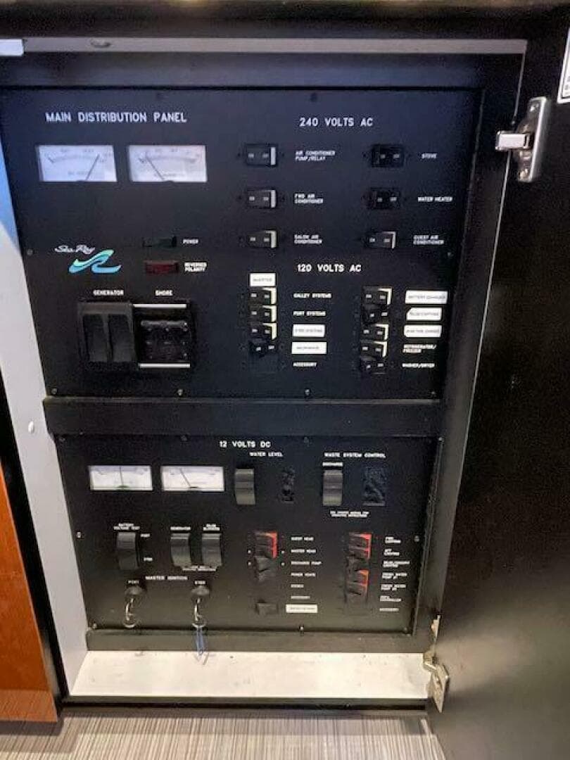 1999 Sea Ray 480 Sedan Bridge — photo 45