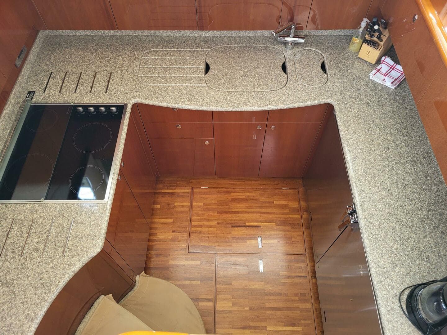 2006 Viking Sport Cruisers 61 Flybridge — photo 23