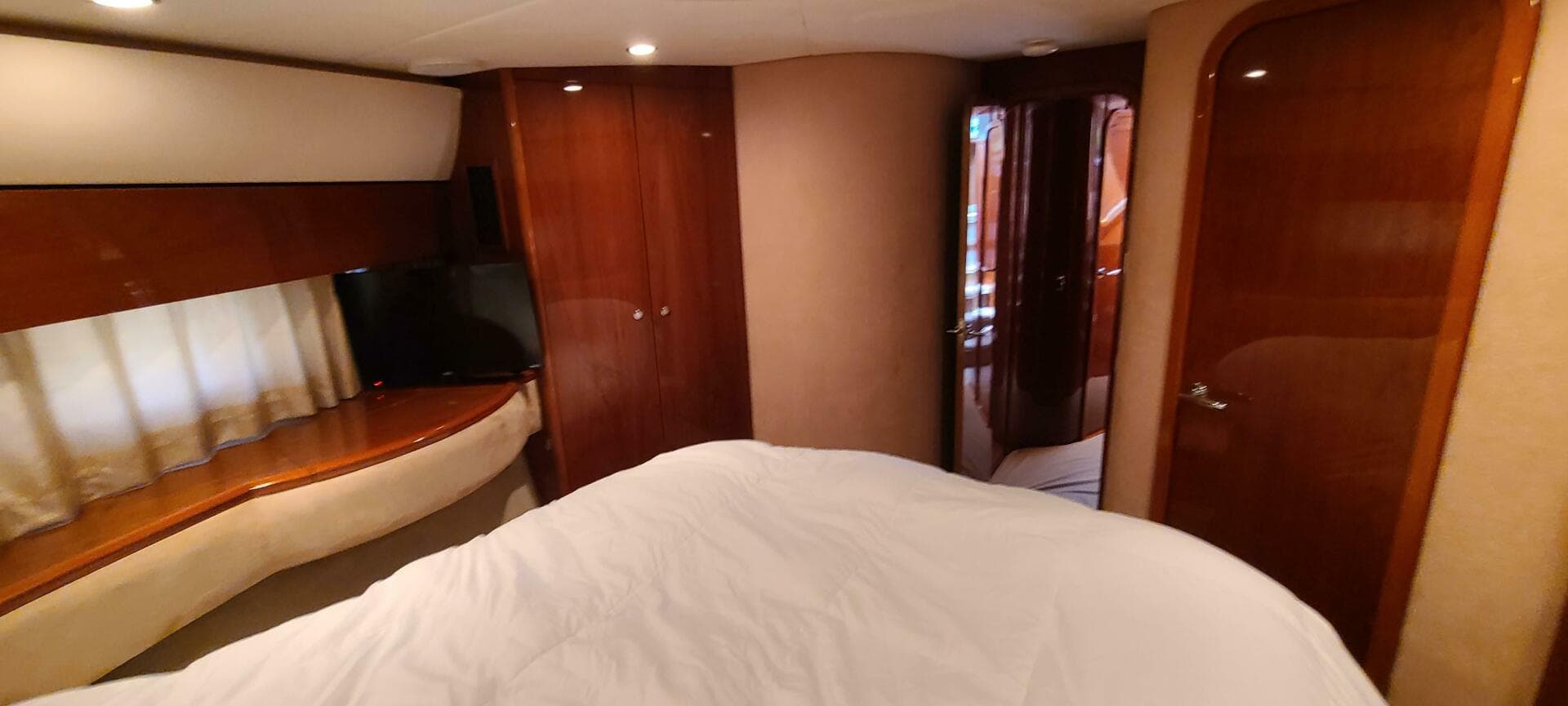 2006 Viking Sport Cruisers 61 Flybridge — photo 22