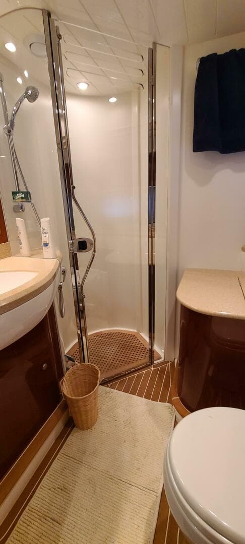 2006 Viking Sport Cruisers 61 Flybridge — photo 12