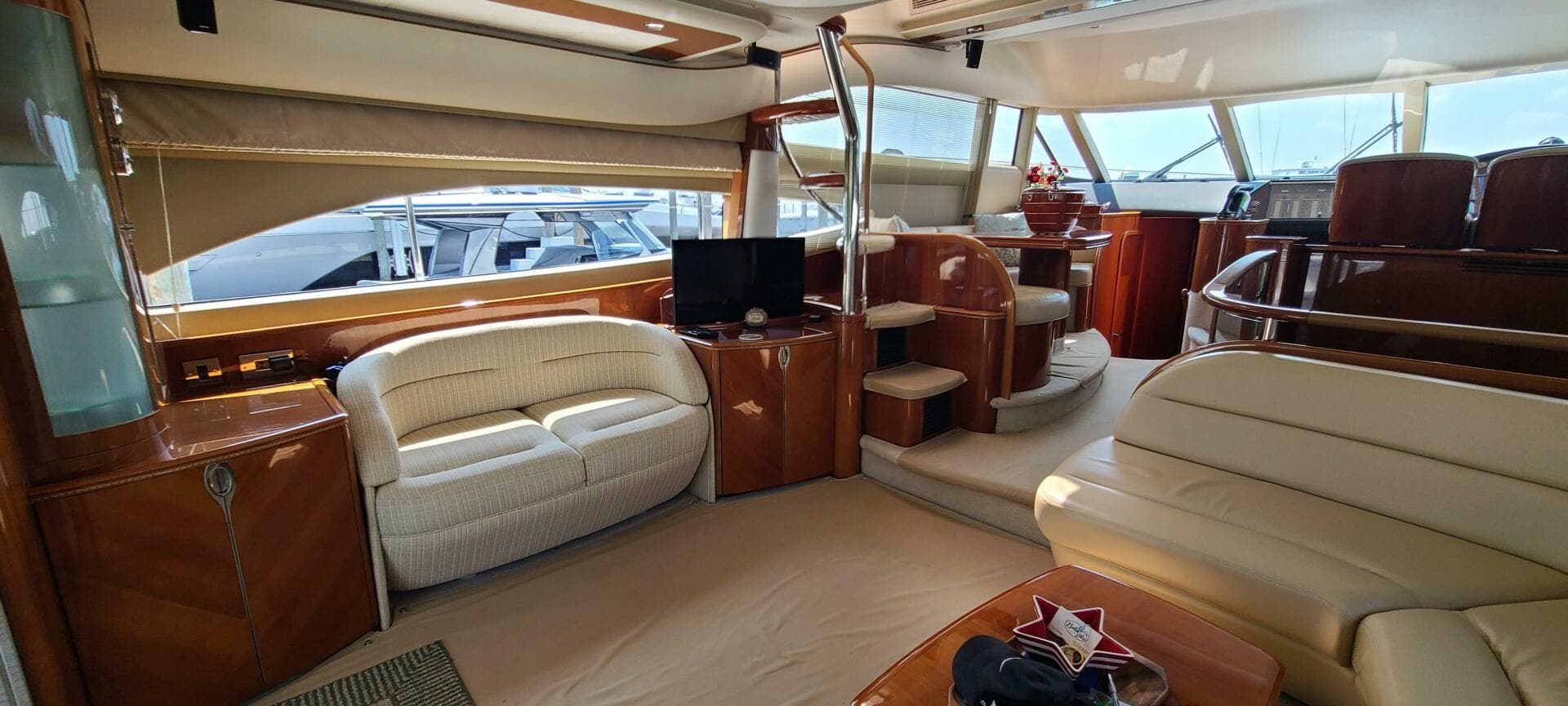 2006 Viking Sport Cruisers 61 Flybridge — photo 6