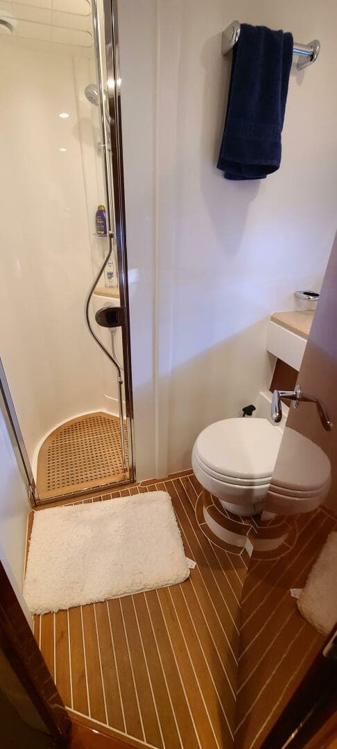 2006 Viking Sport Cruisers 61 Flybridge — photo 8