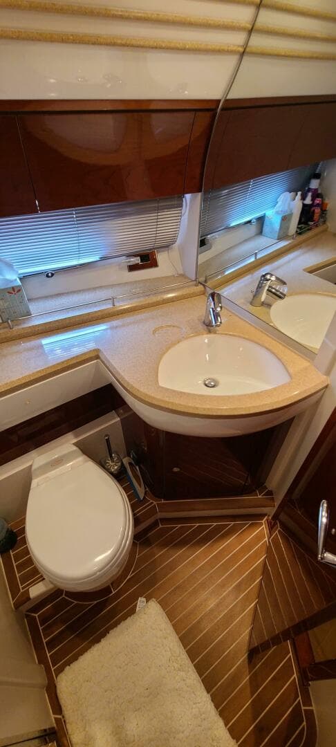 2006 Viking Sport Cruisers 61 Flybridge — photo 15