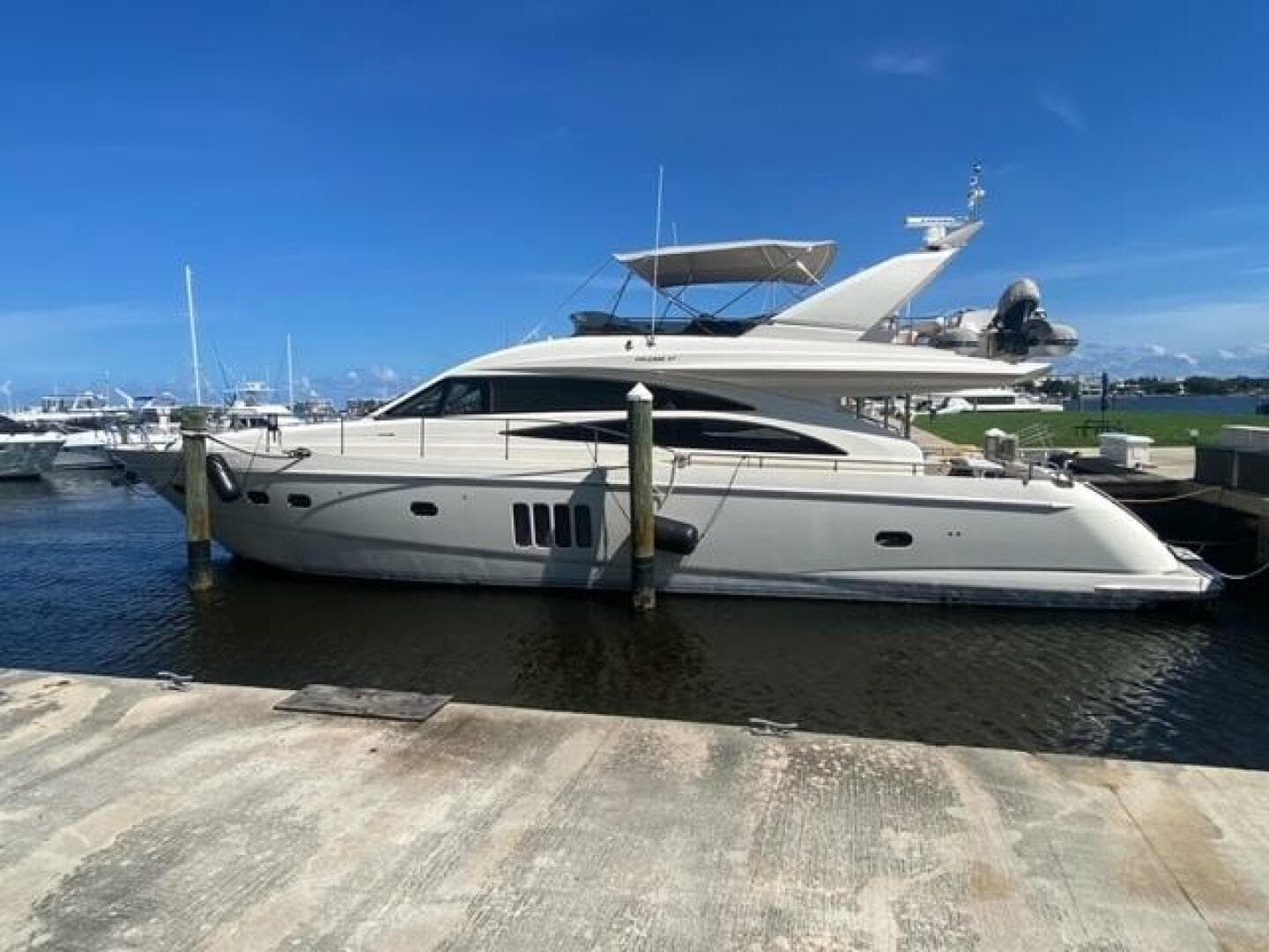 2008 Viking Princess 67 Flybridge — photo 17