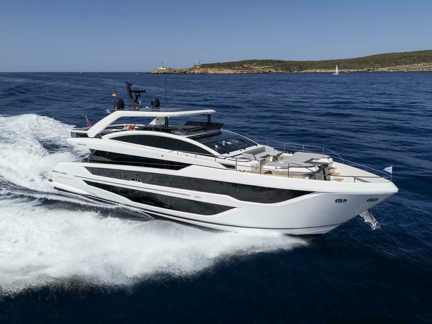 2026 Pearl 82 — photo 1