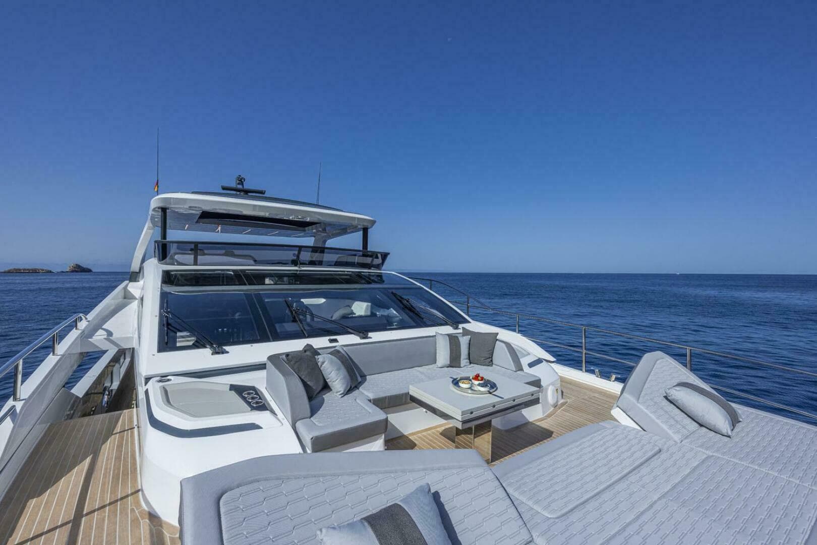 2026 Pearl 82 — photo 10