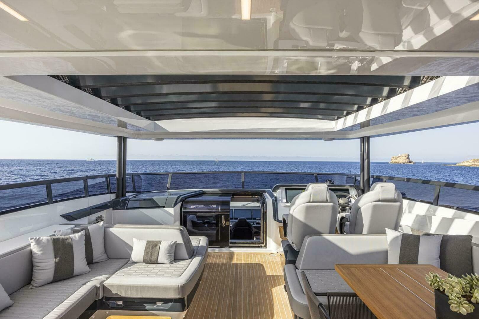 2026 Pearl 82 — photo 9