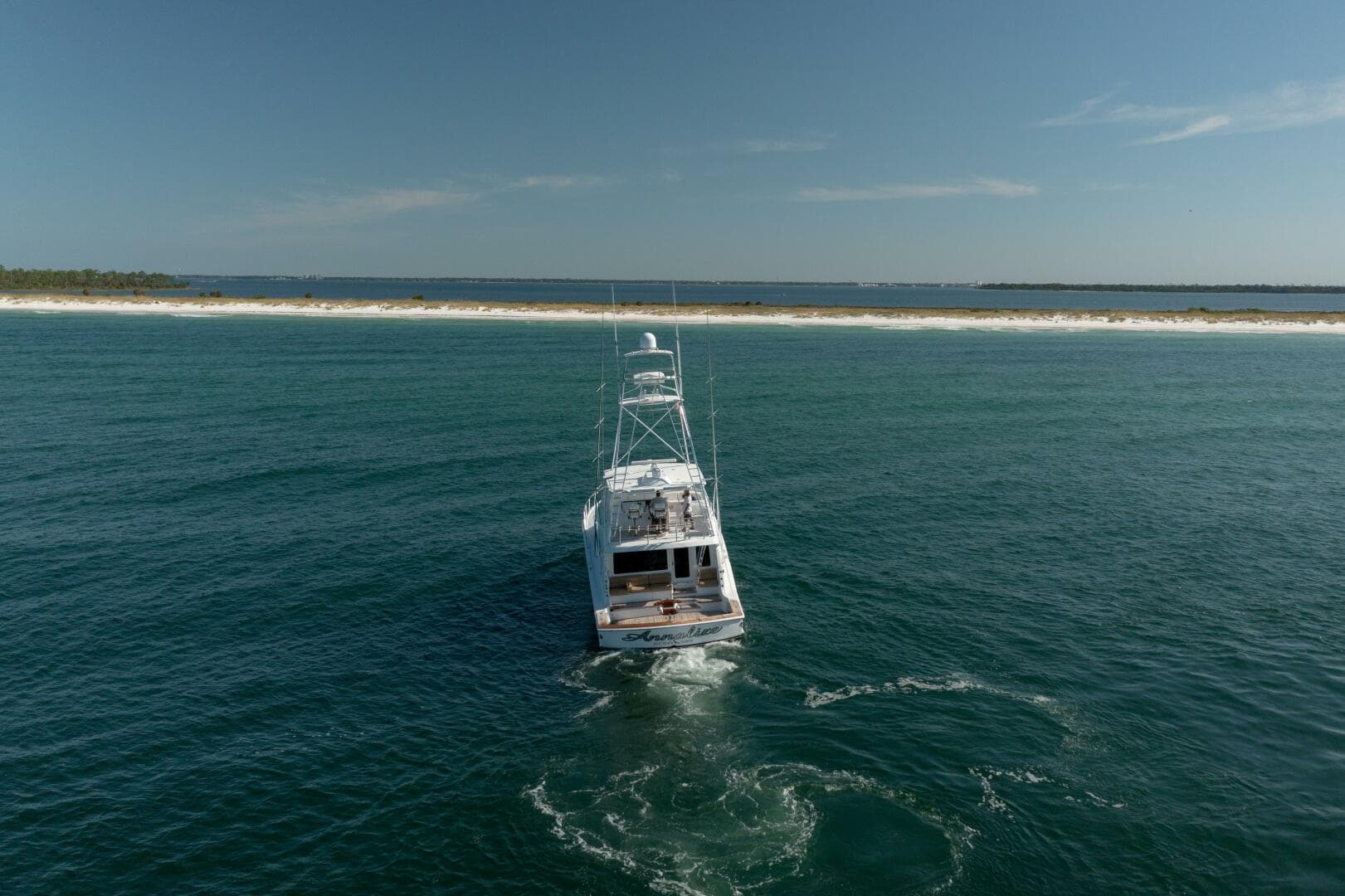 2005 Hatteras 68 Convertible — photo 40