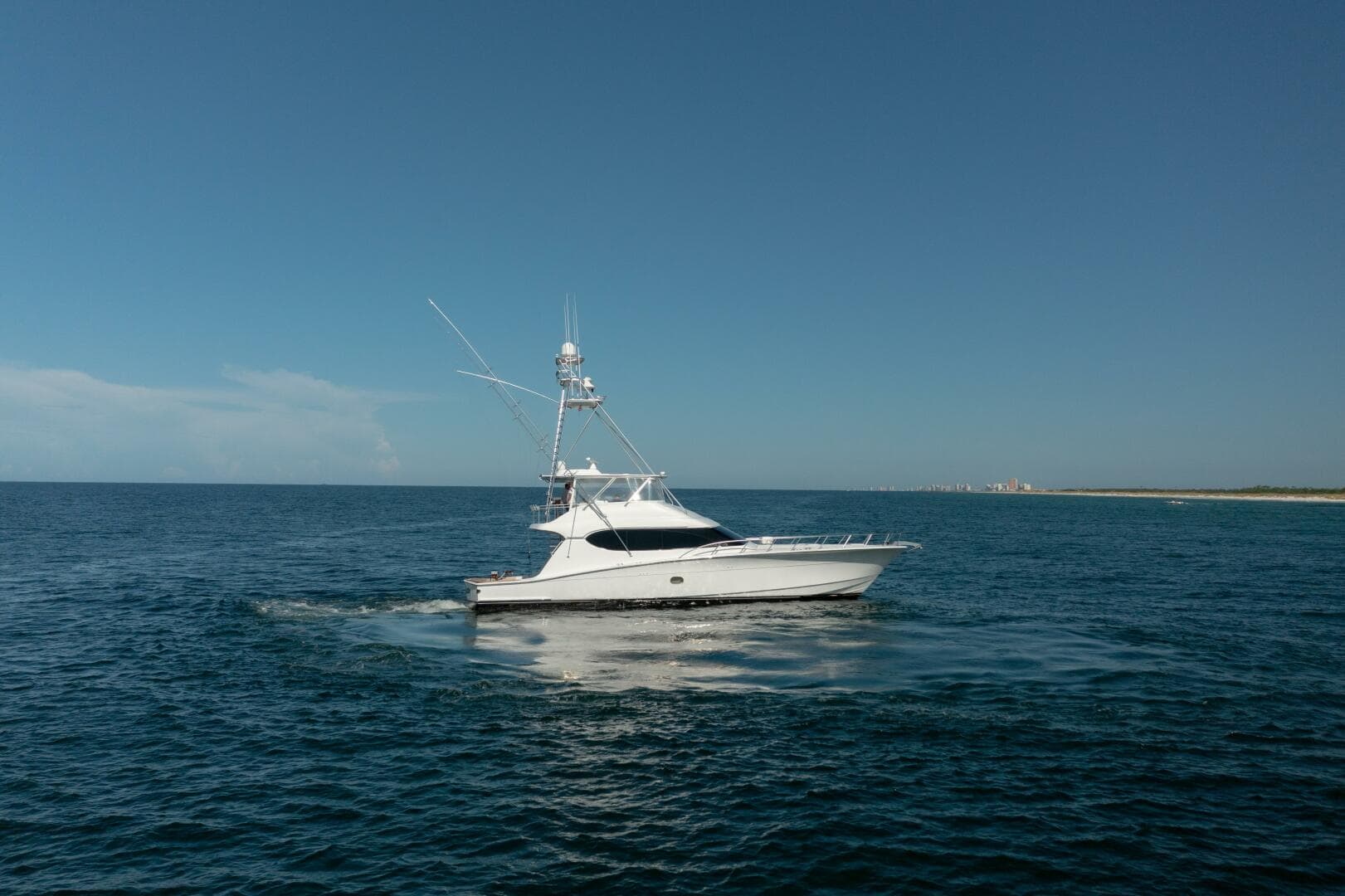 2005 Hatteras 68 Convertible — photo 1