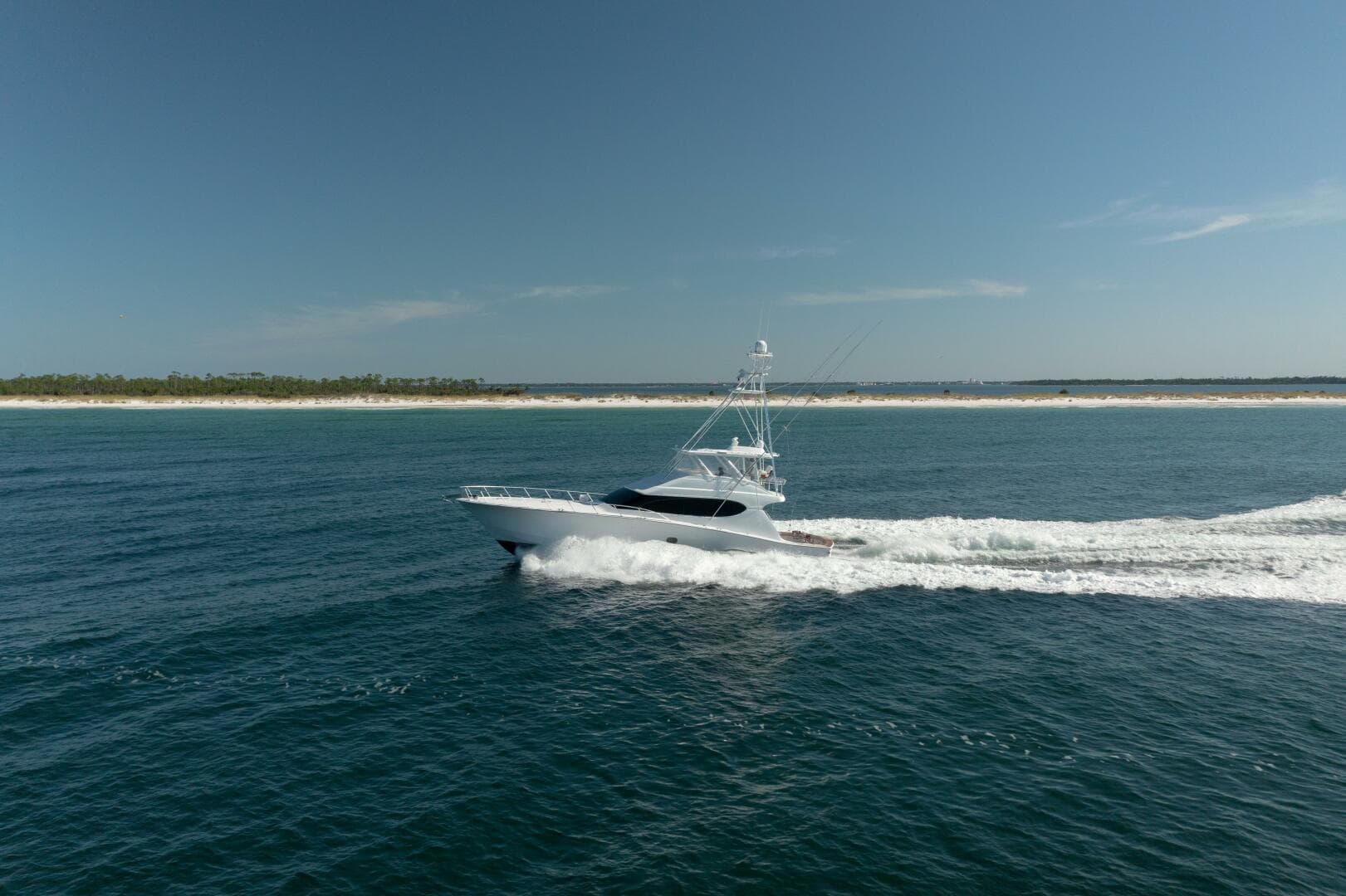 2005 Hatteras 68 Convertible — photo 41