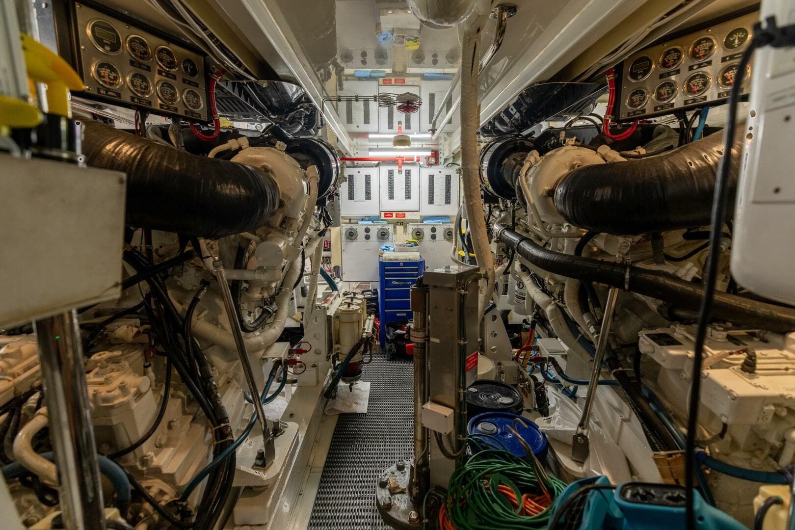 2005 Hatteras 68 Convertible — photo 38