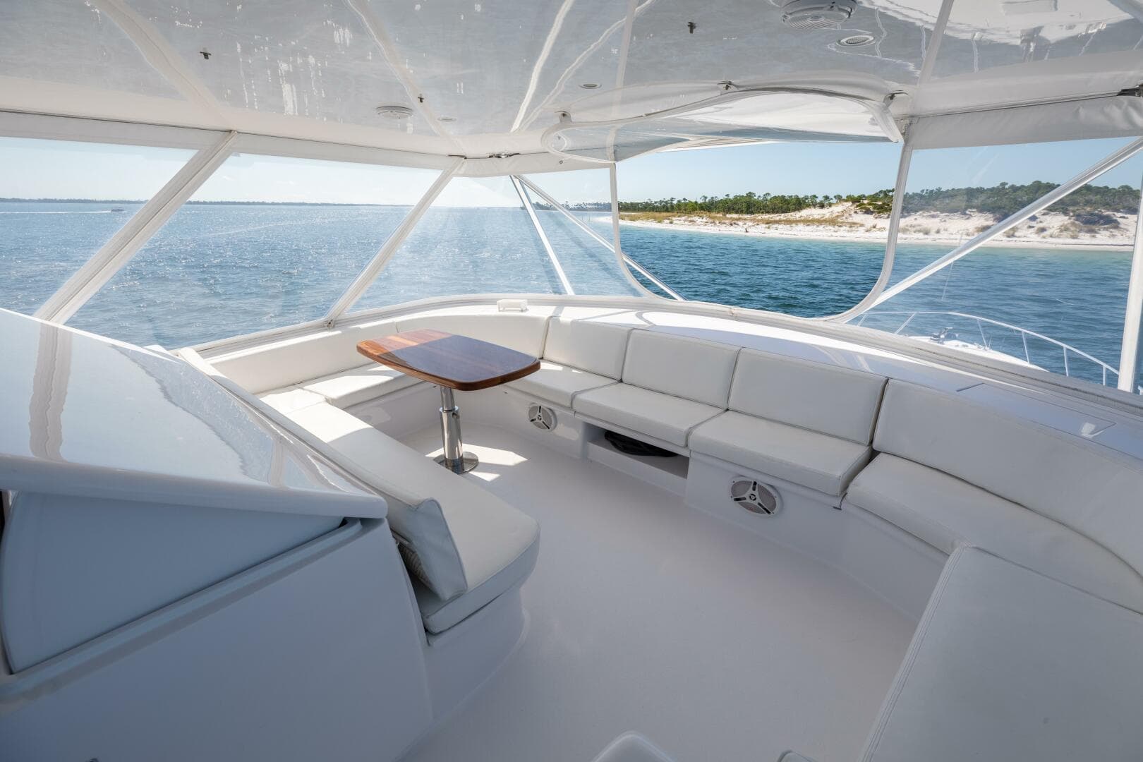 2005 Hatteras 68 Convertible — photo 32