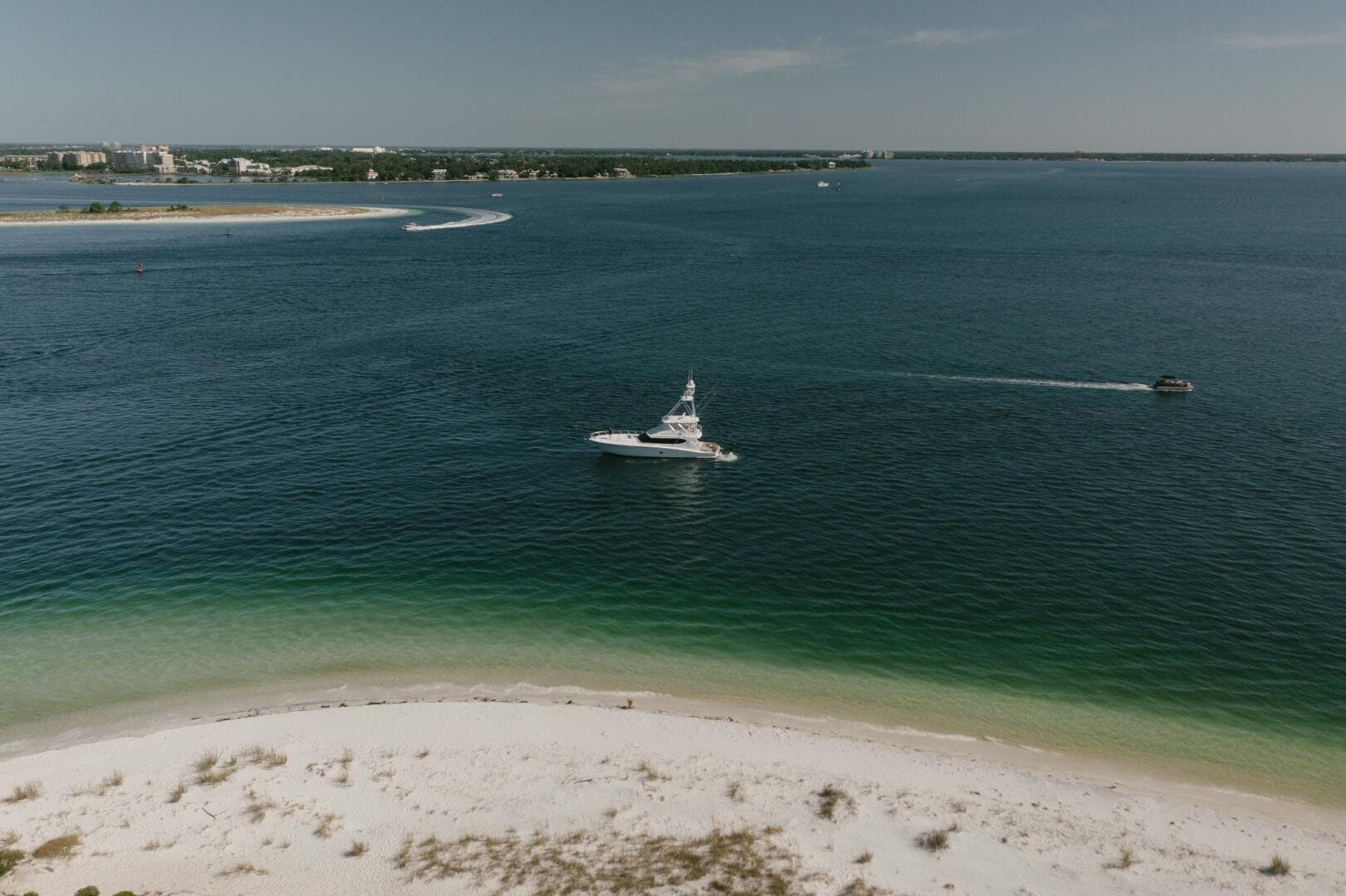 2005 Hatteras 68 Convertible — photo 42