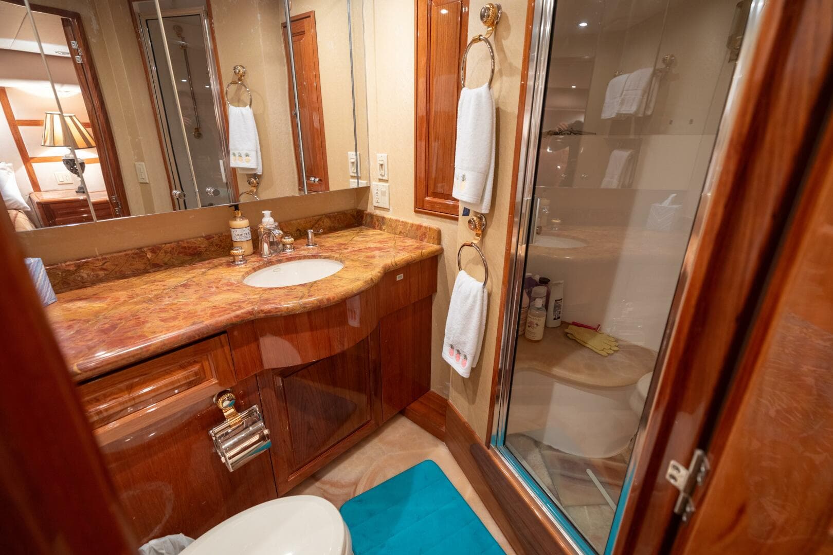 2005 Hatteras 68 Convertible — photo 18