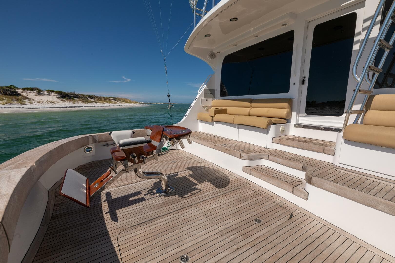 2005 Hatteras 68 Convertible — photo 34