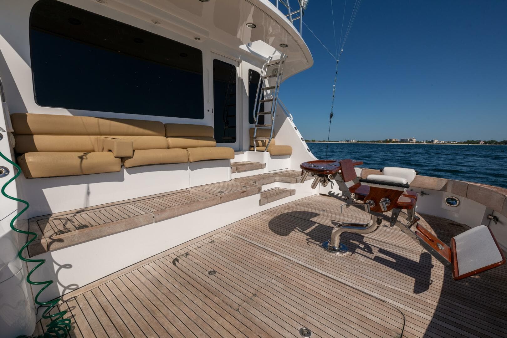 2005 Hatteras 68 Convertible — photo 37