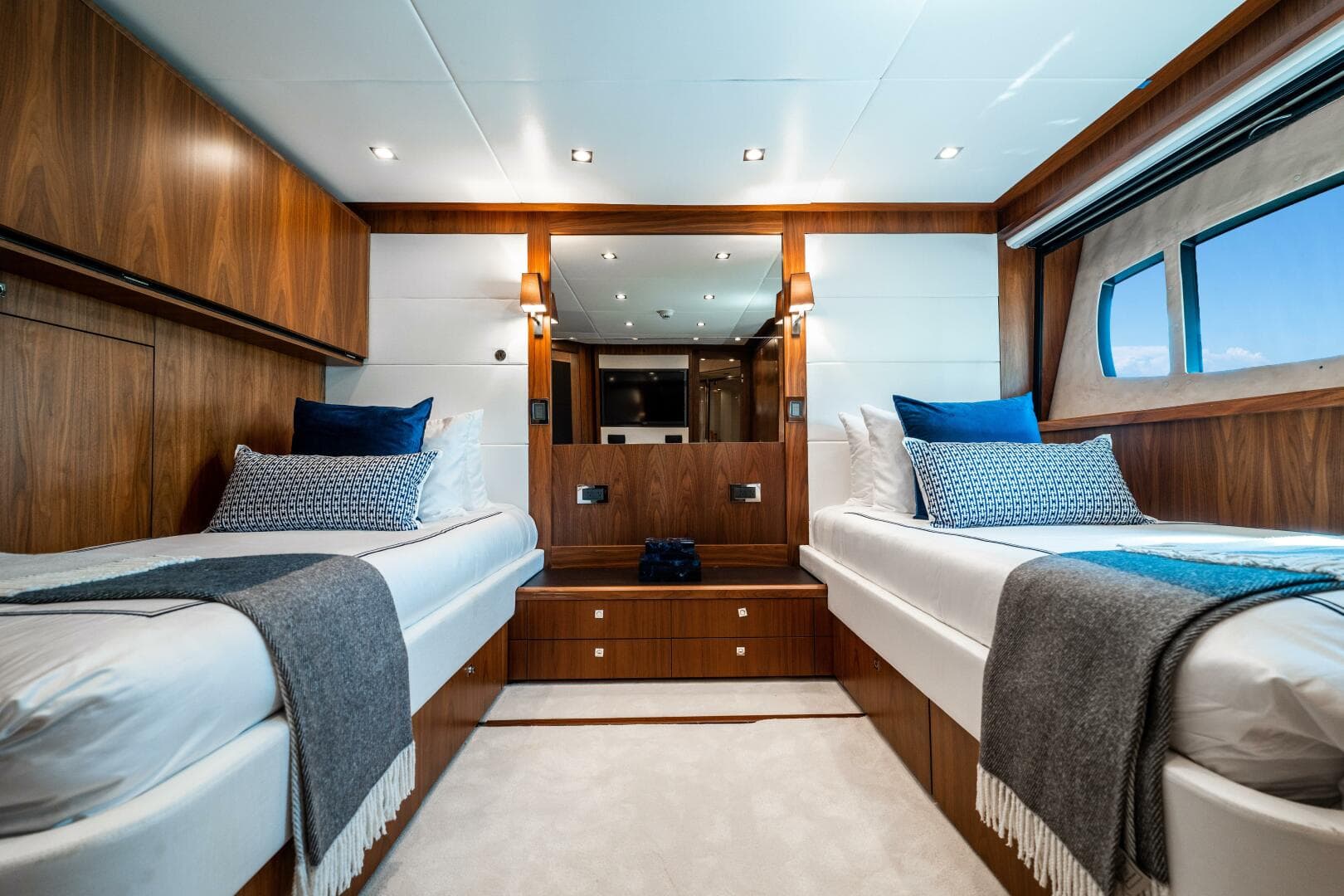 2010 Sunseeker 40M — photo 25