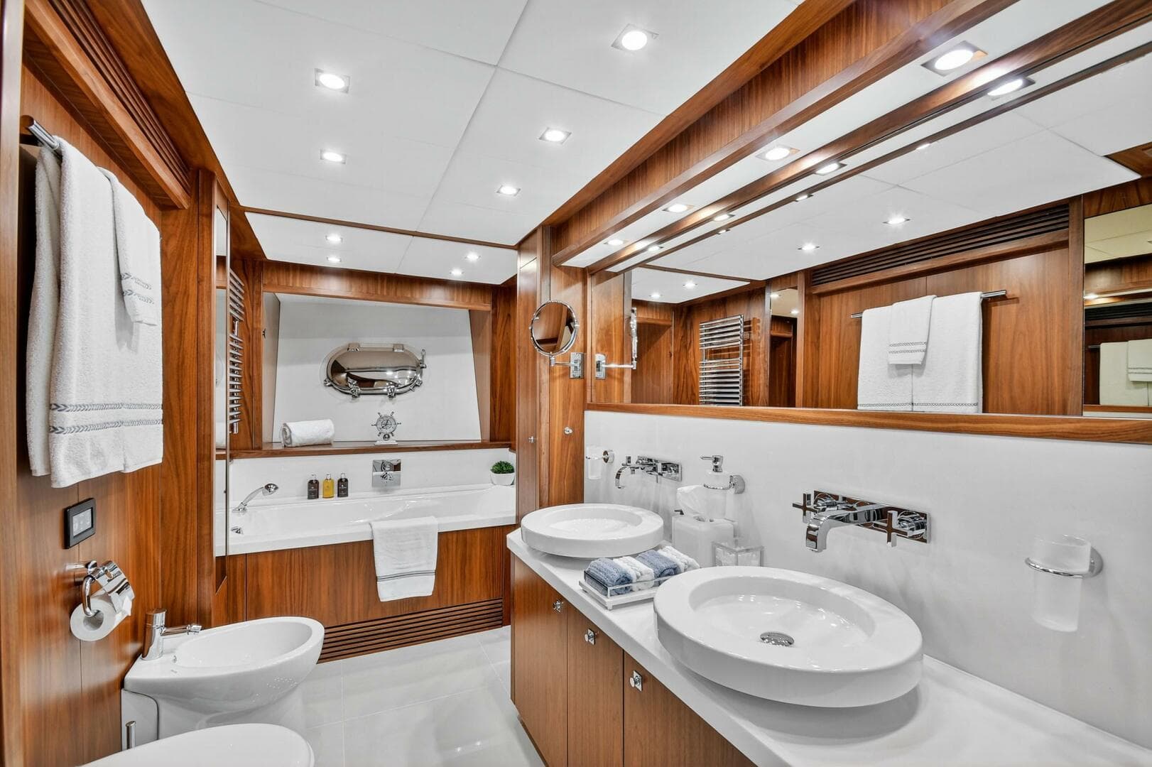2010 Sunseeker 40M — photo 16