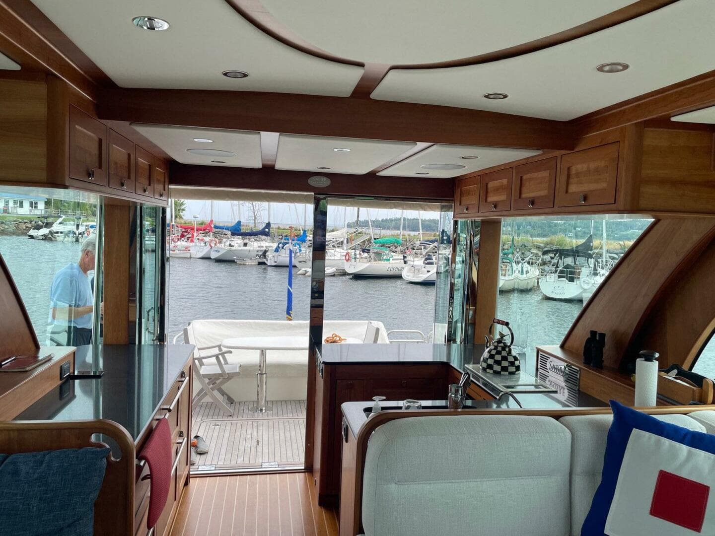 2021 Sabre 58 Salon Express — photo 9