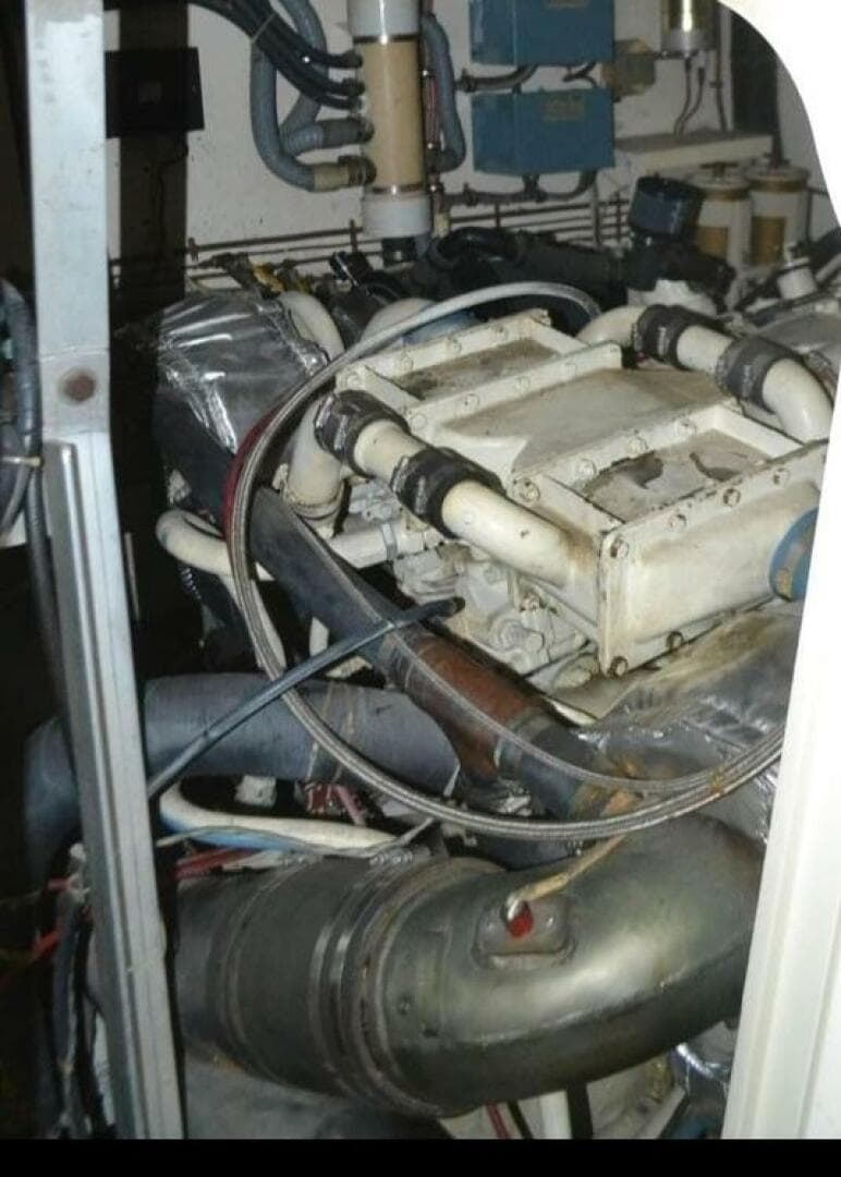 1984 Hatteras 53 Extended Deck — photo 14