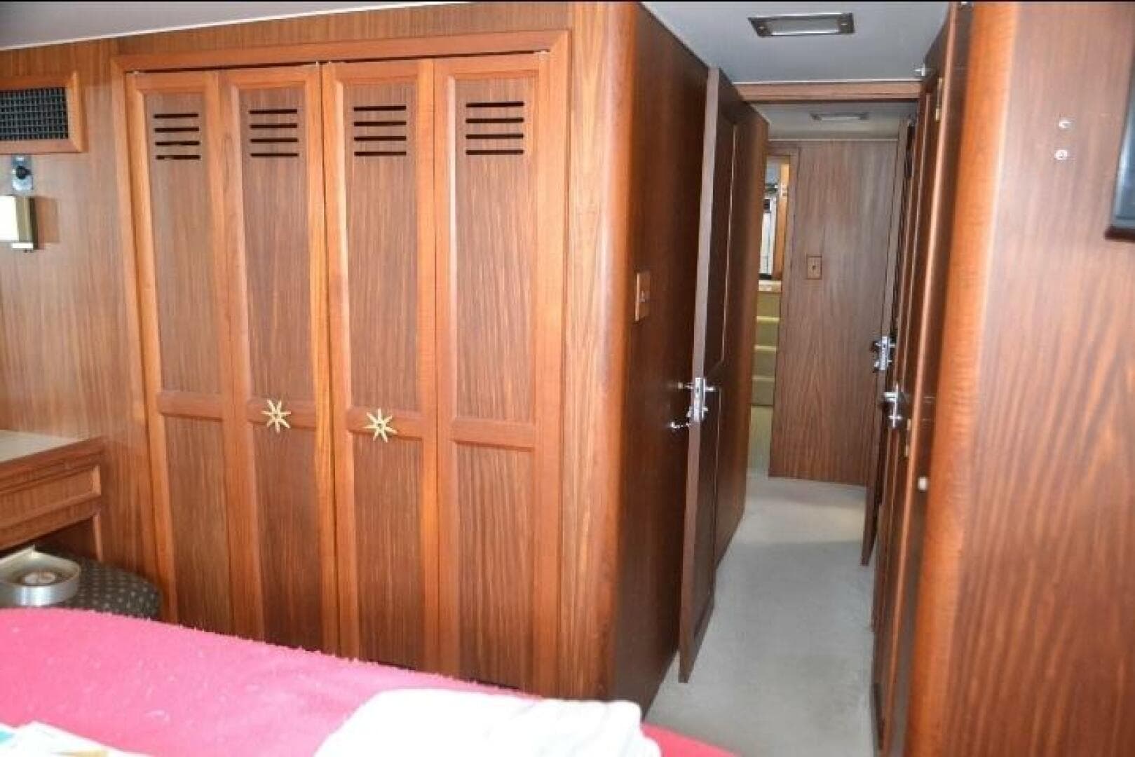 1984 Hatteras 53 Extended Deck — photo 13