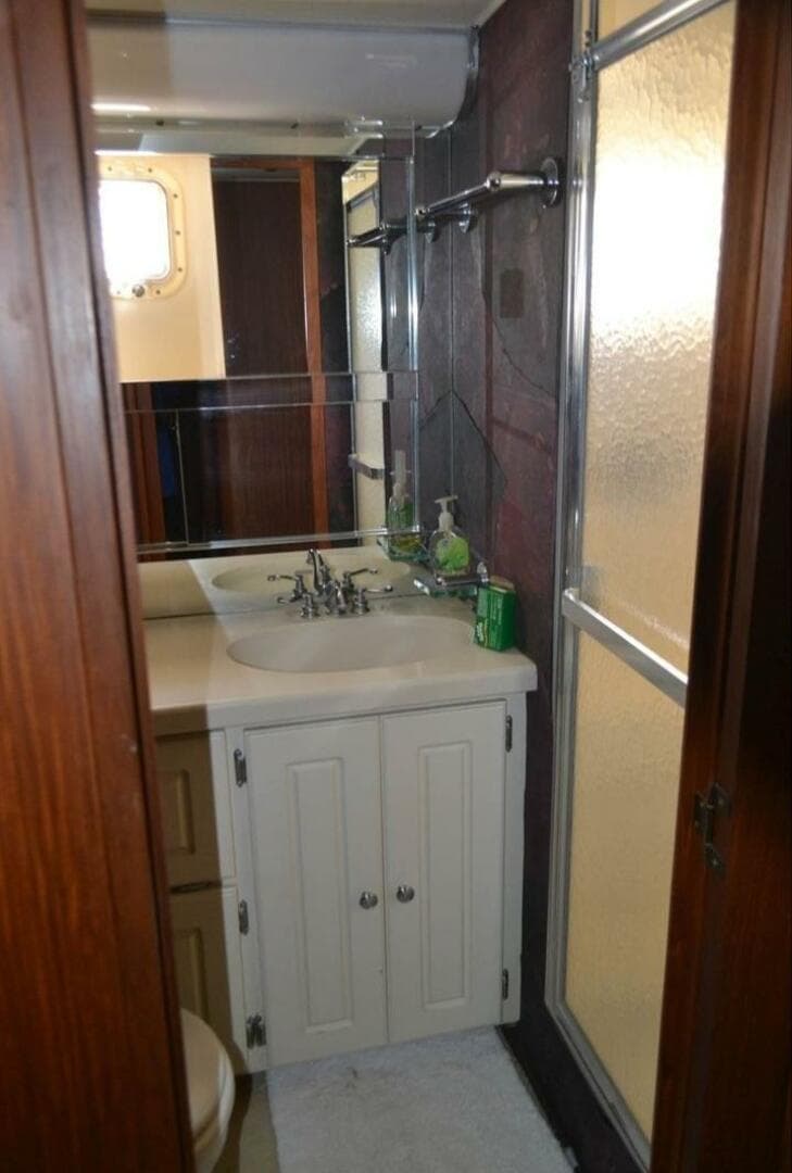 1984 Hatteras 53 Extended Deck — photo 19