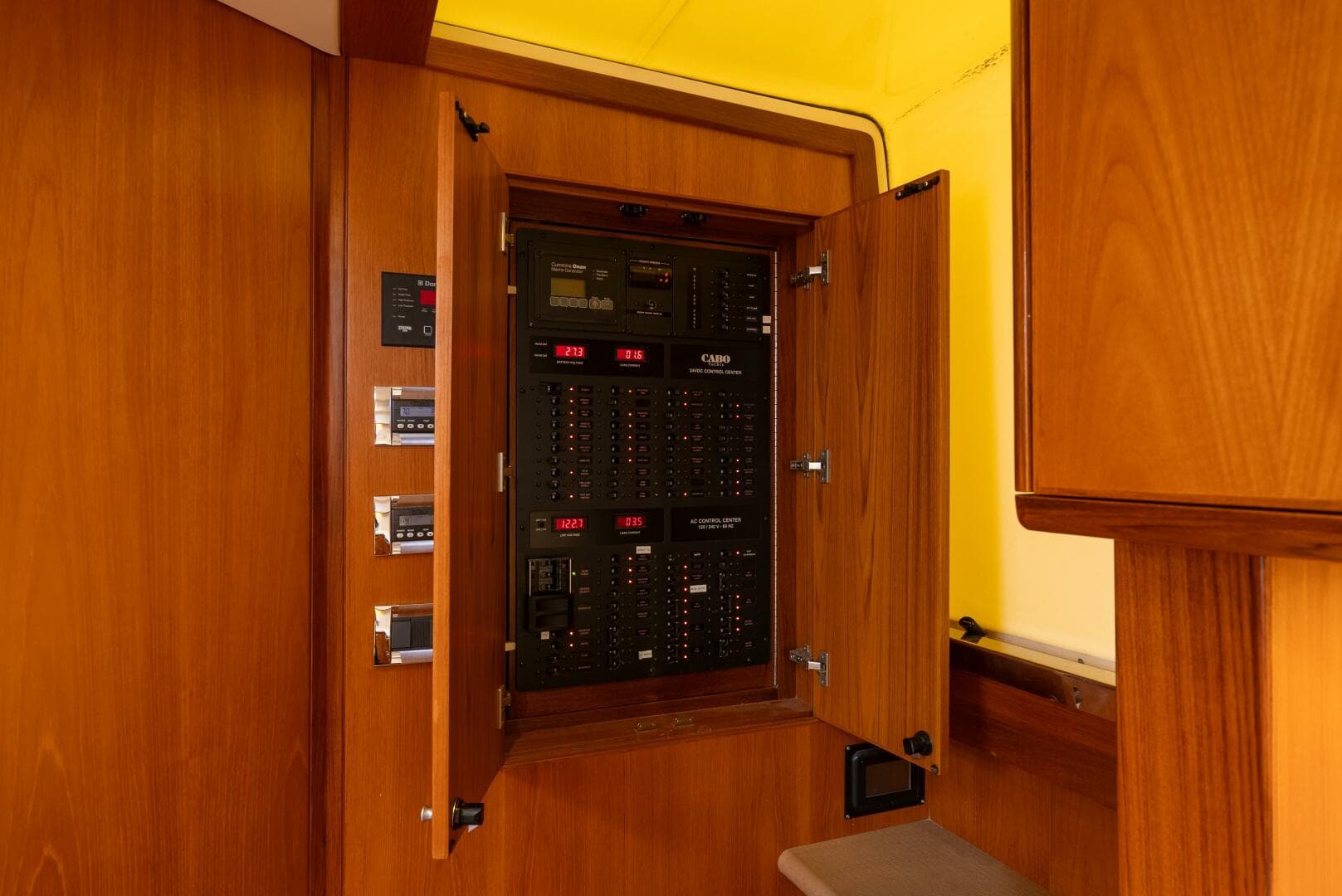 2012 Cabo 44 Htx — photo 54