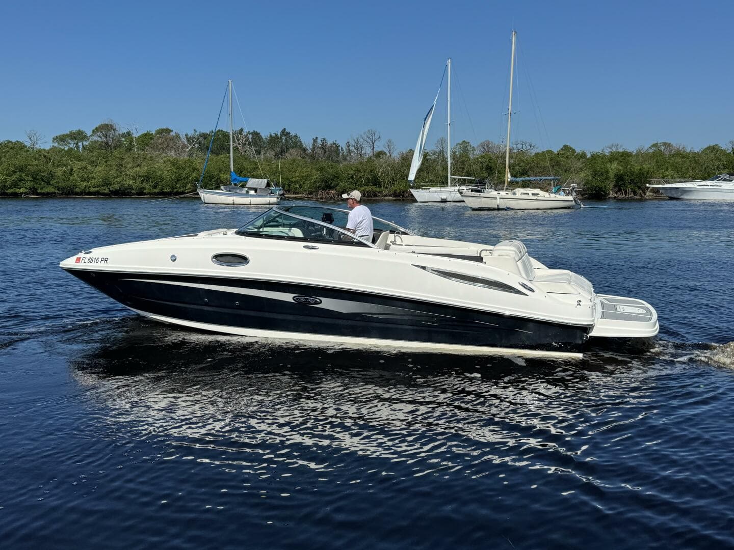 2014 Sea Ray 260 Sundeck — photo 2