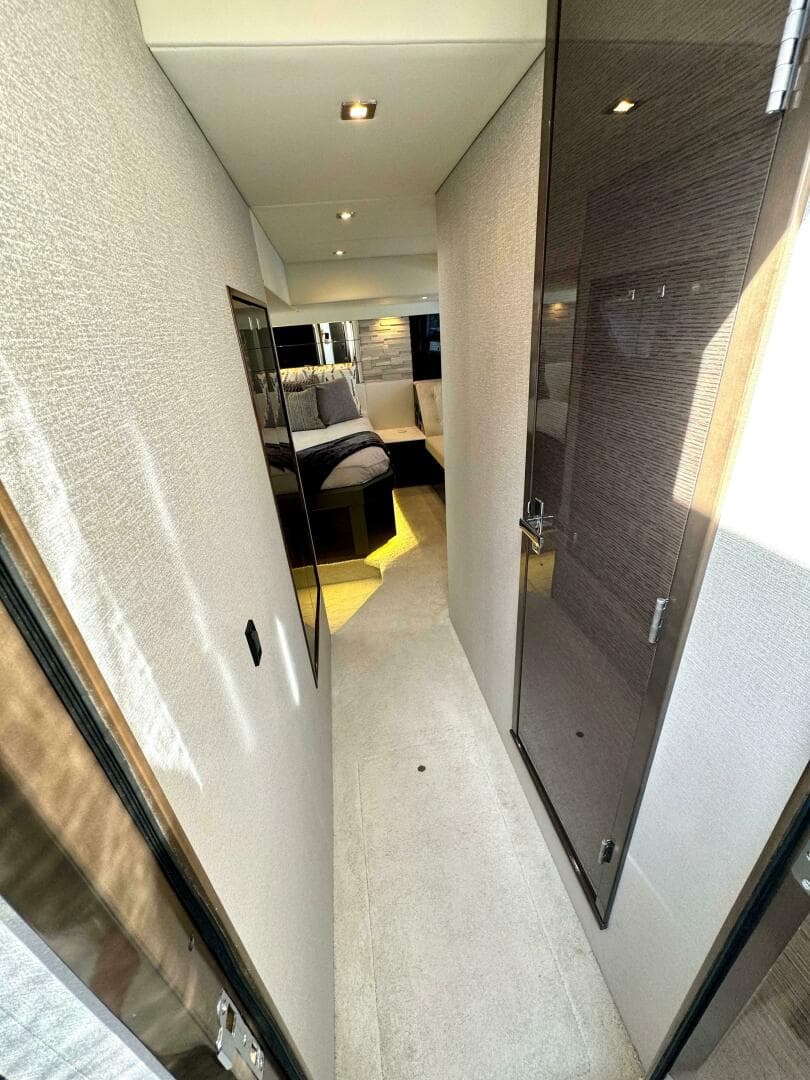 2020 Cruisers Yachts 50 Cantius — photo 23