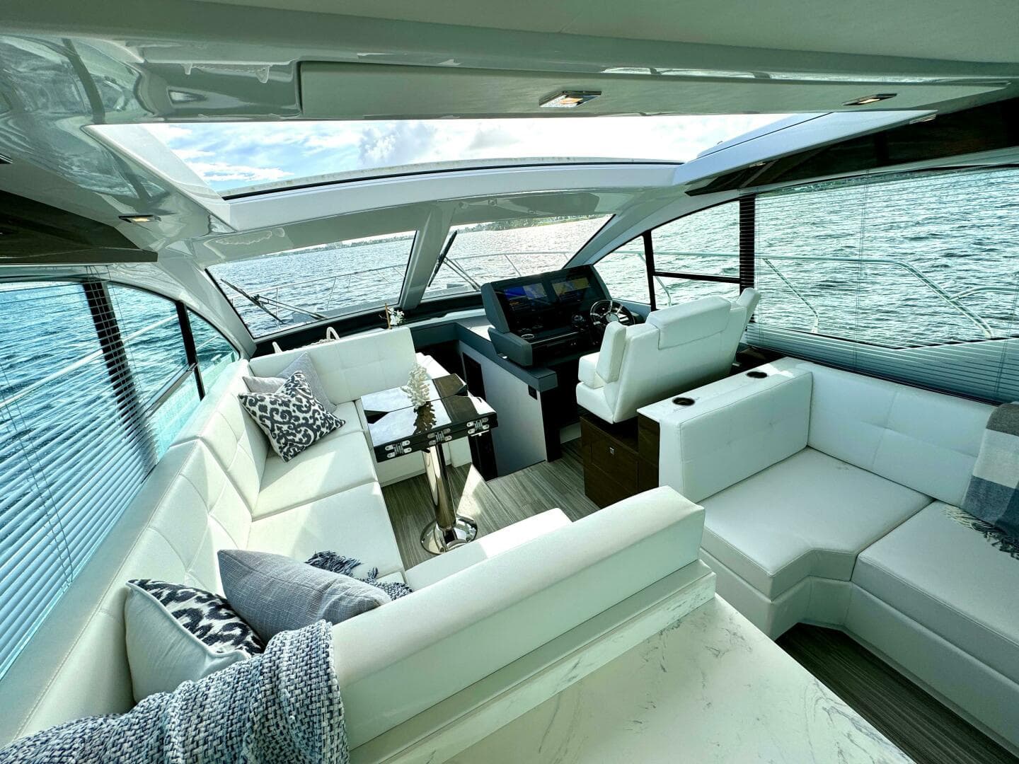 2020 Cruisers Yachts 50 Cantius — photo 20