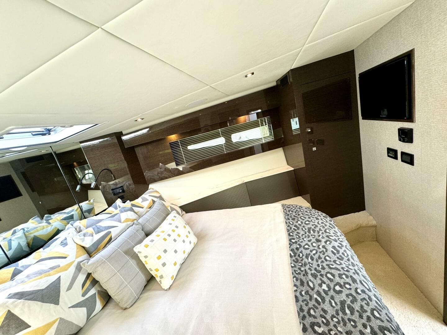 2020 Cruisers Yachts 50 Cantius — photo 32