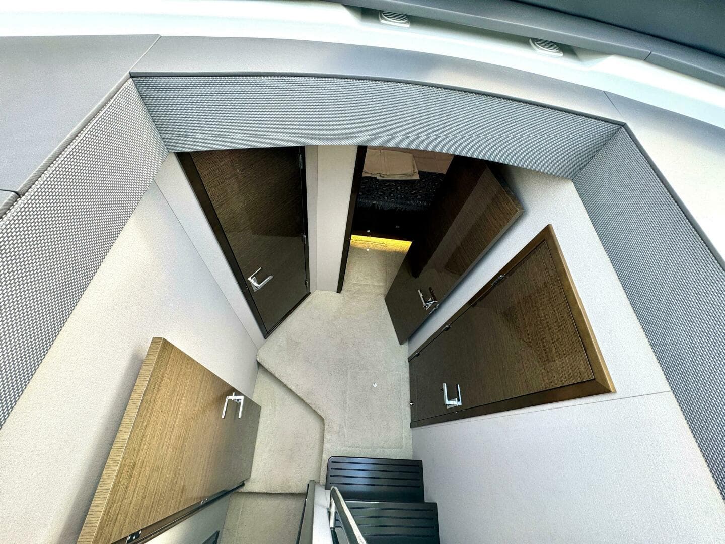 2020 Cruisers Yachts 50 Cantius — photo 21